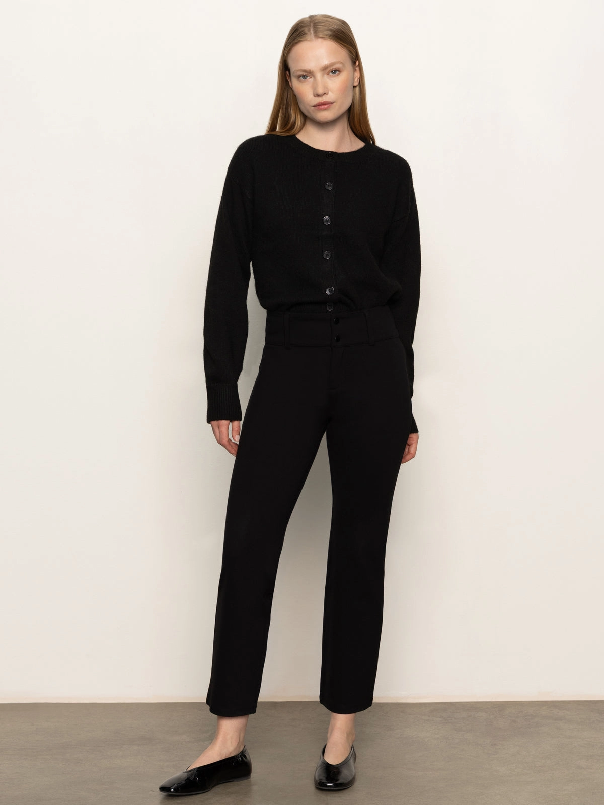 90's Straight Legging Black Sporty Fit Design