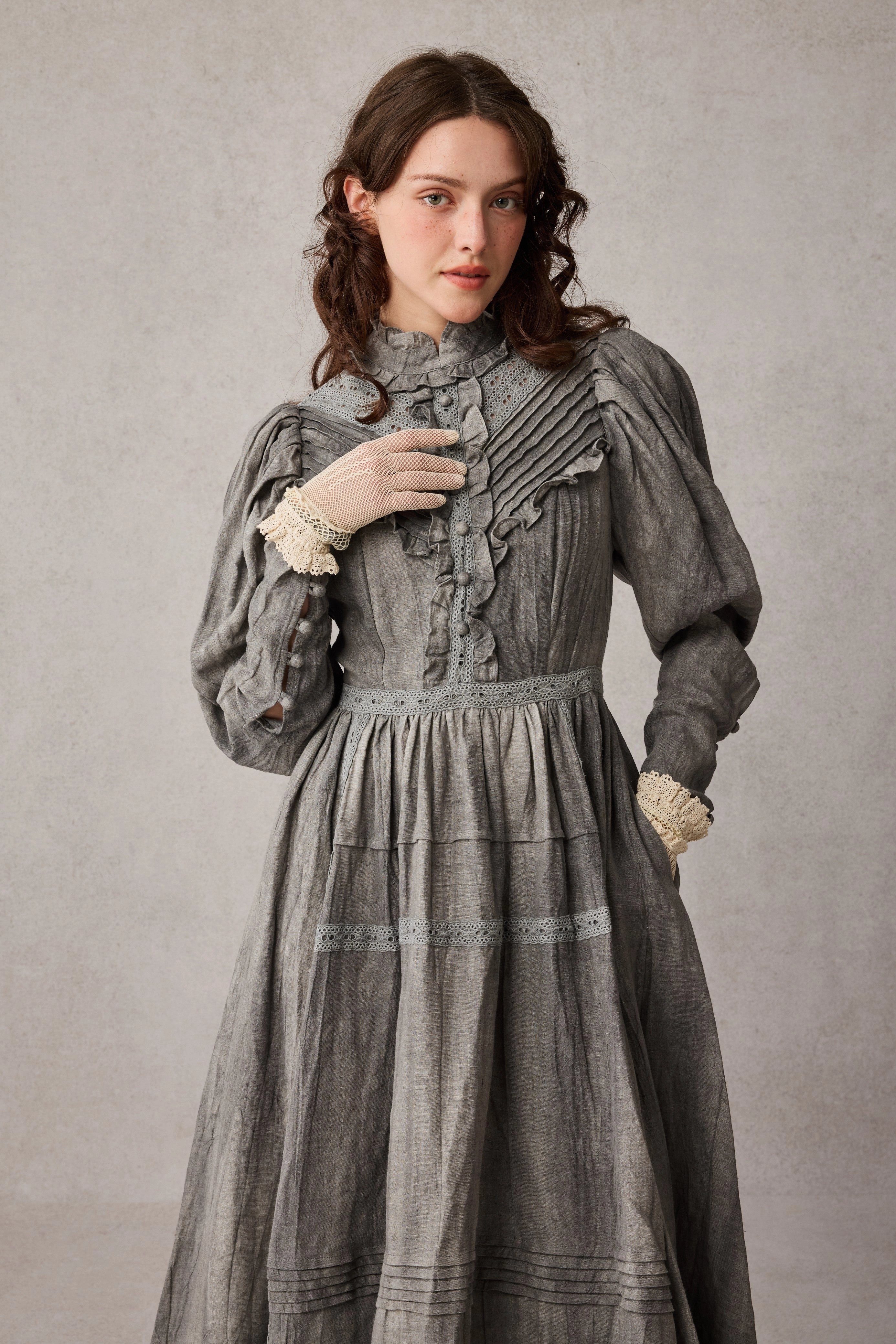 Bold Statement DetachableLining MARY 18 | VINTAGE LINEN DRESS GOWN