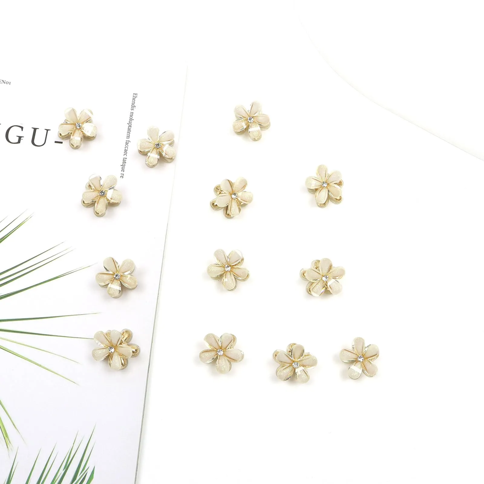 ACO-UINT 20 Pcs Small Flower Hair Clips for Women, Champagne Flower Clips Non-slip Flower Claw Clip, Cute Clips for Hair 90s Hair Accessories for Women Girls