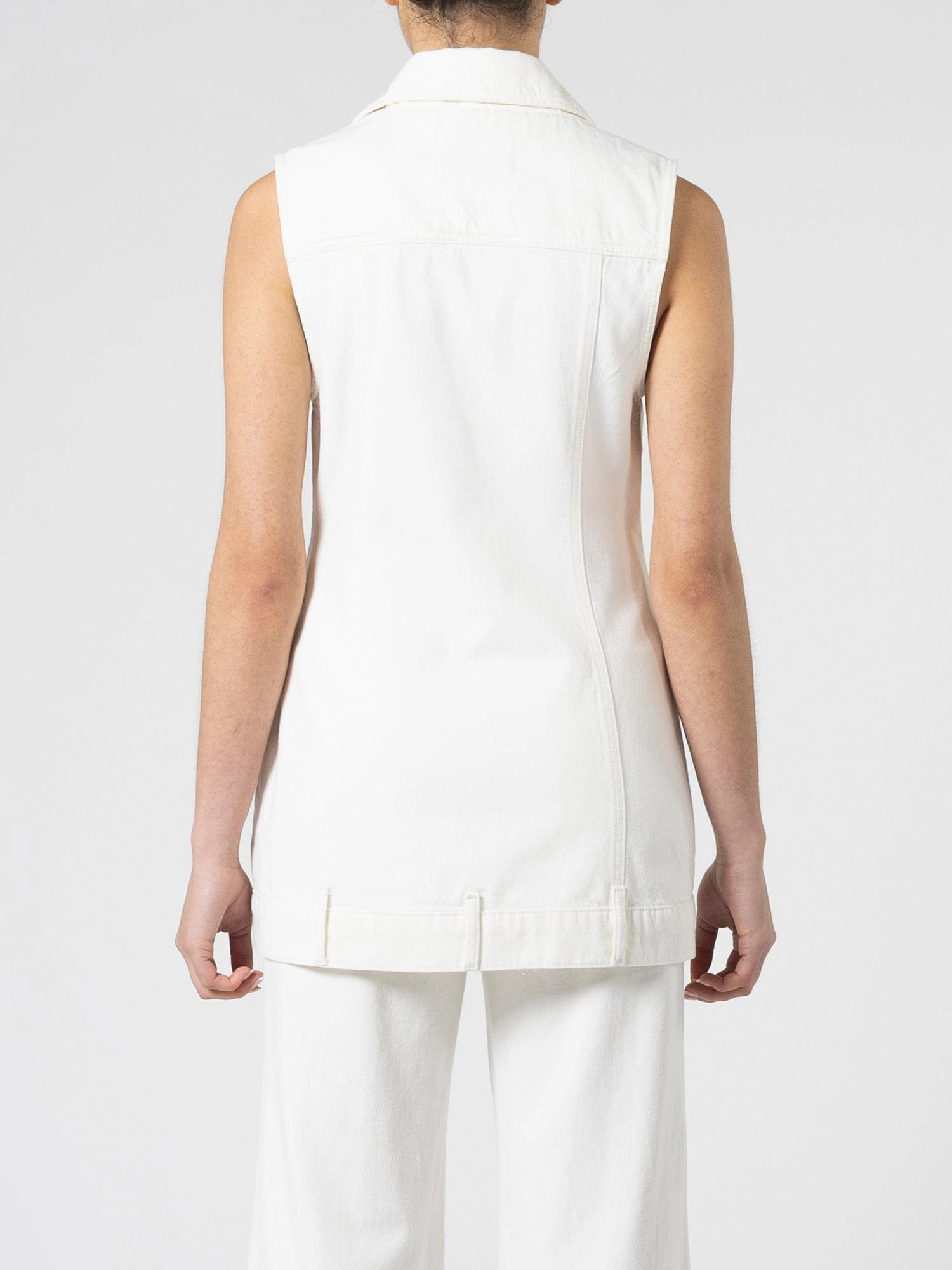 Hearing-aid subtle style Sofia Vest Casper
