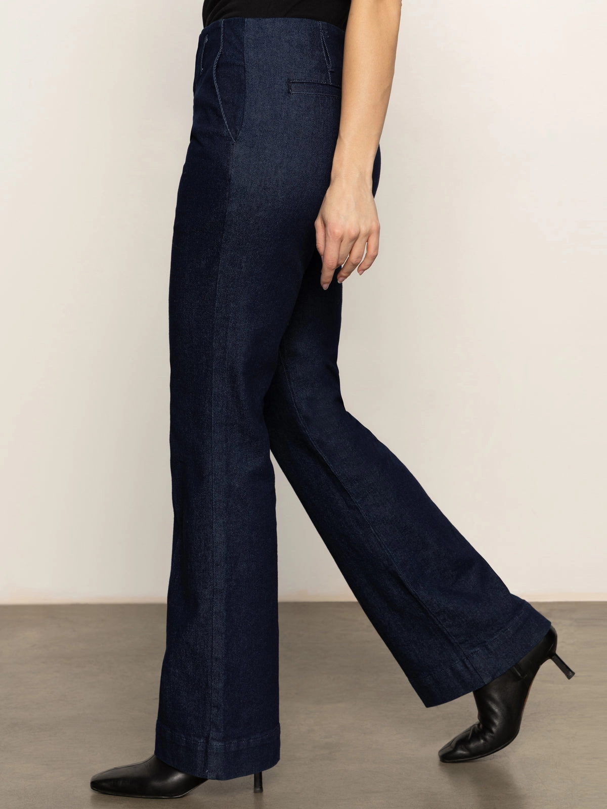 Denim Stunner Jean Plot Twist Anti Static Finish LightweightConstruction