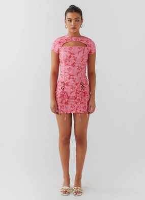 Slim Look Fit Take A Sip Tie Mini Skirt - Cherry Blossom