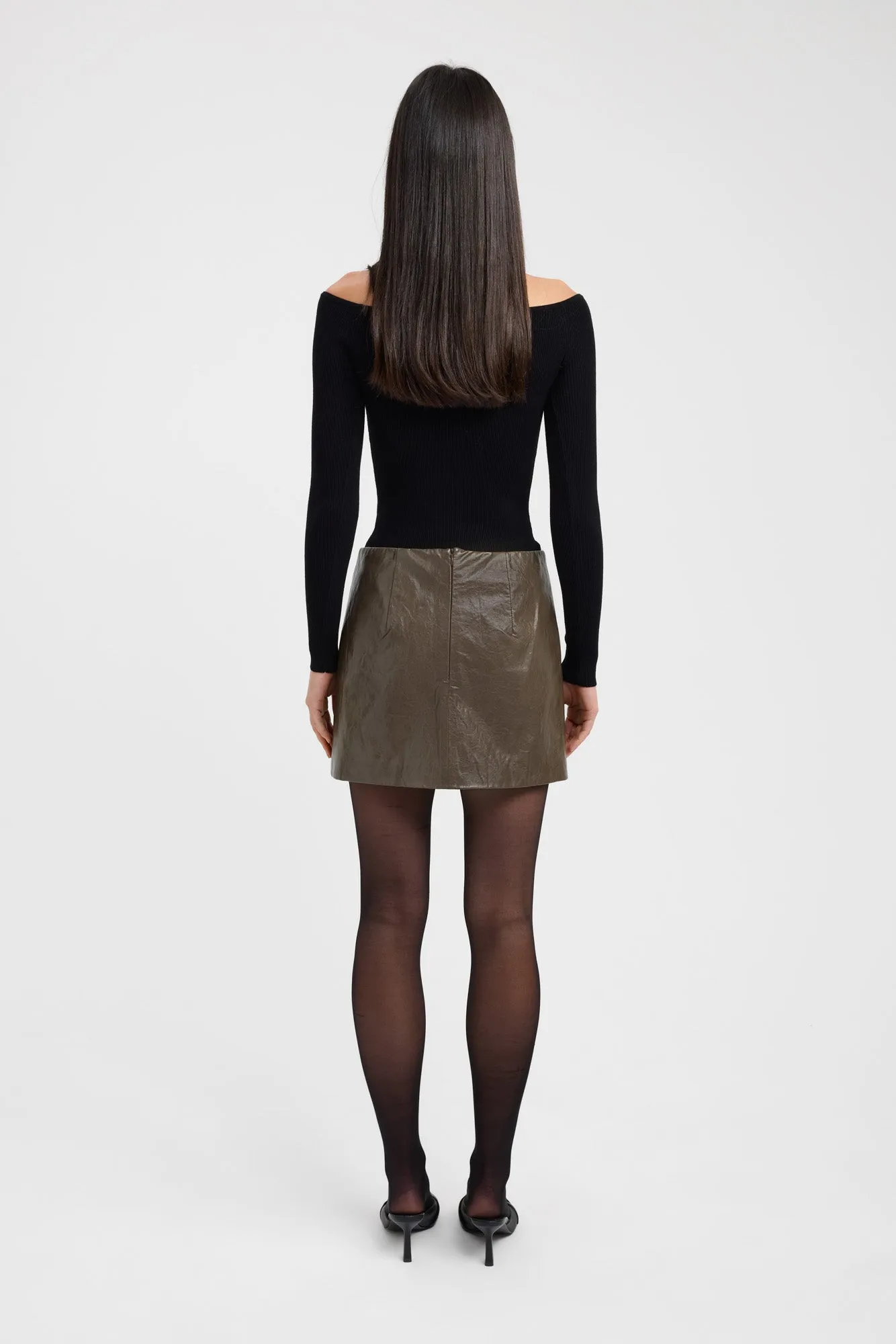 Soft Mood Minimal Design Andes Low Rise Mini Skirt