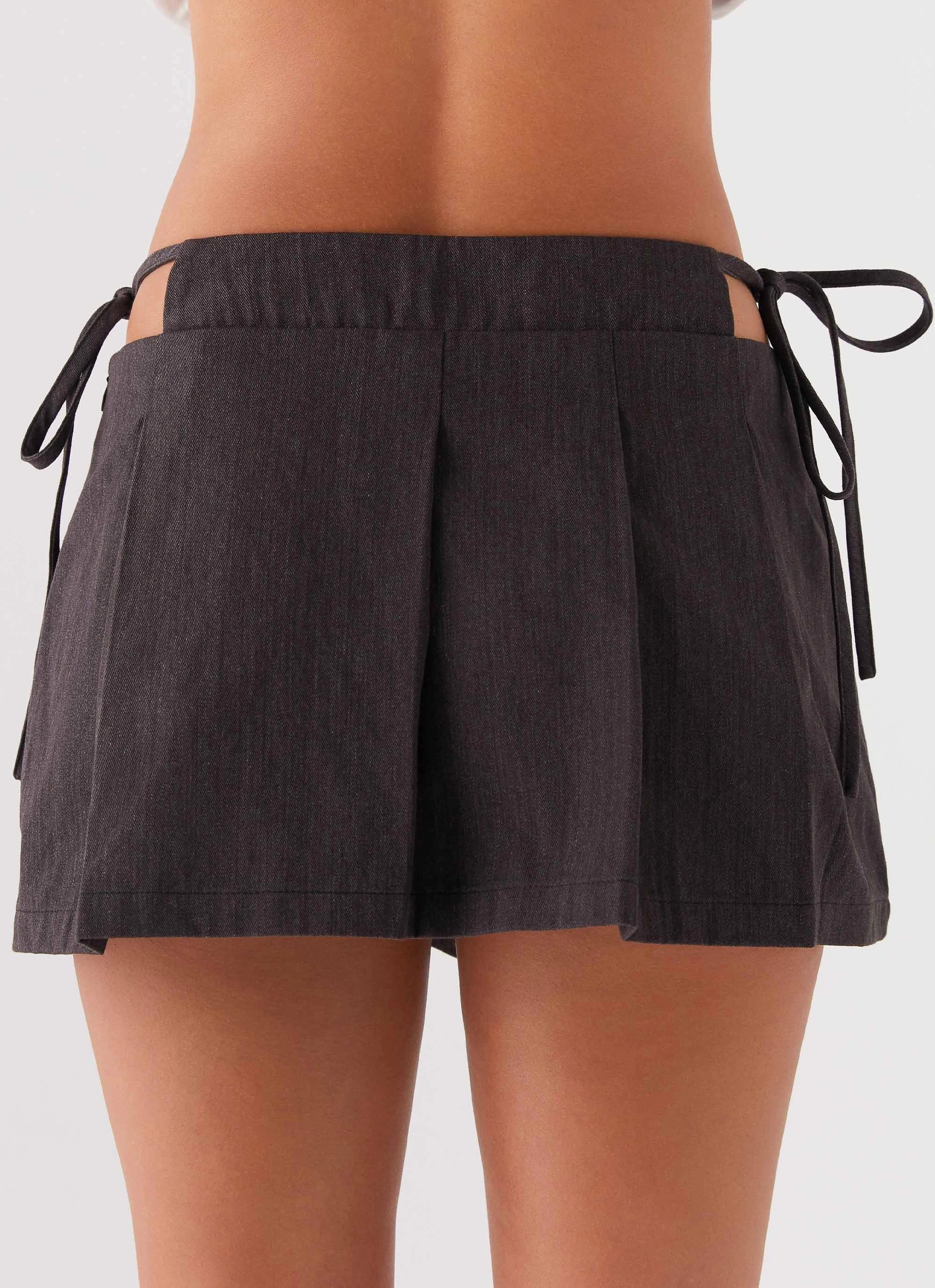 Alexie Pleated Mini Skirt - Black All Fit