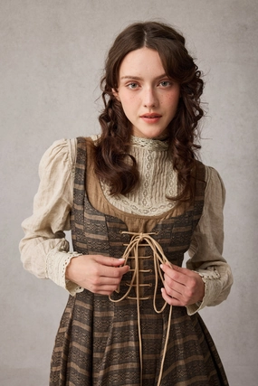 Casual Fit Layer SeamSealed Edges Alisa 25 | lace up linen dress