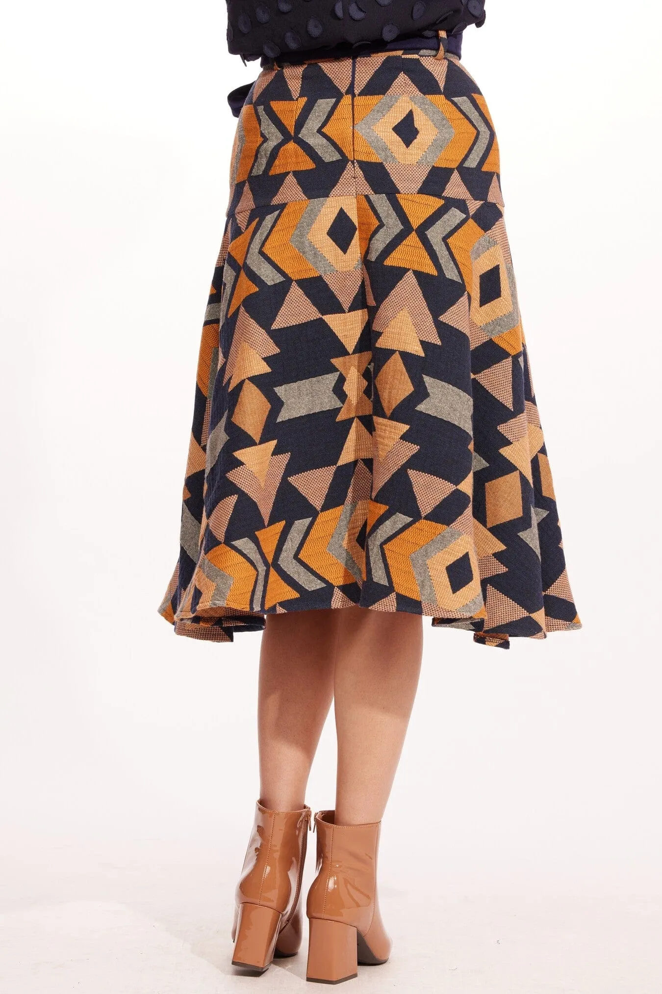 Allas Skirt ?C Polygon Erasable Crease Sleek Styling