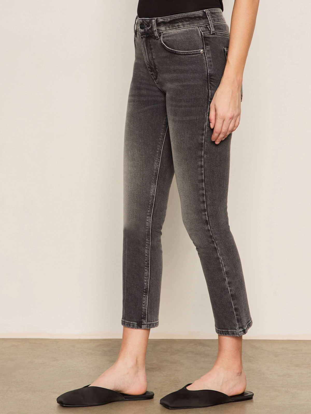 Quick Layering Astra Kick Crop Jean Washed Black Denim