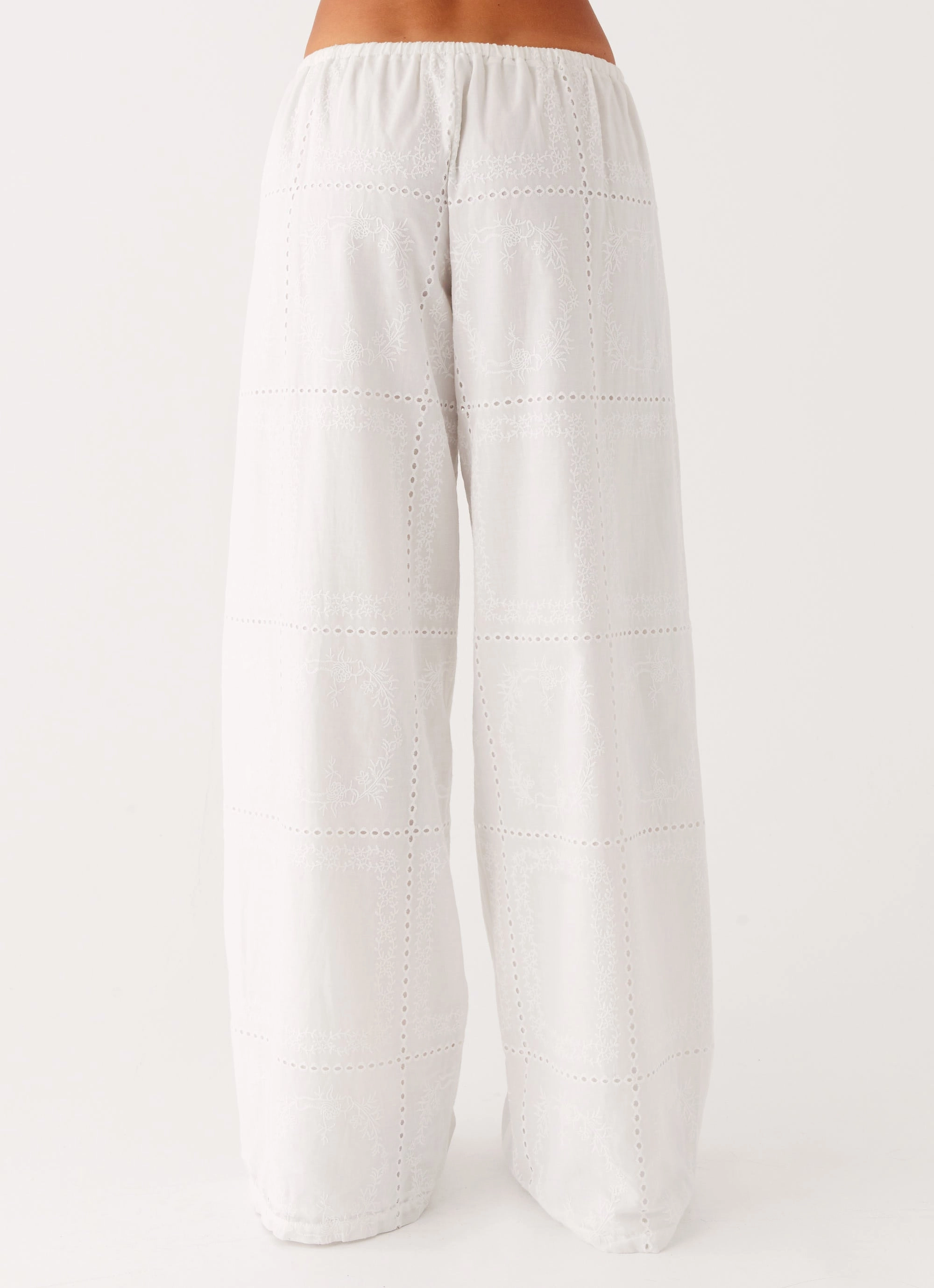 Bille Low Rise Pants - White Seamless Design