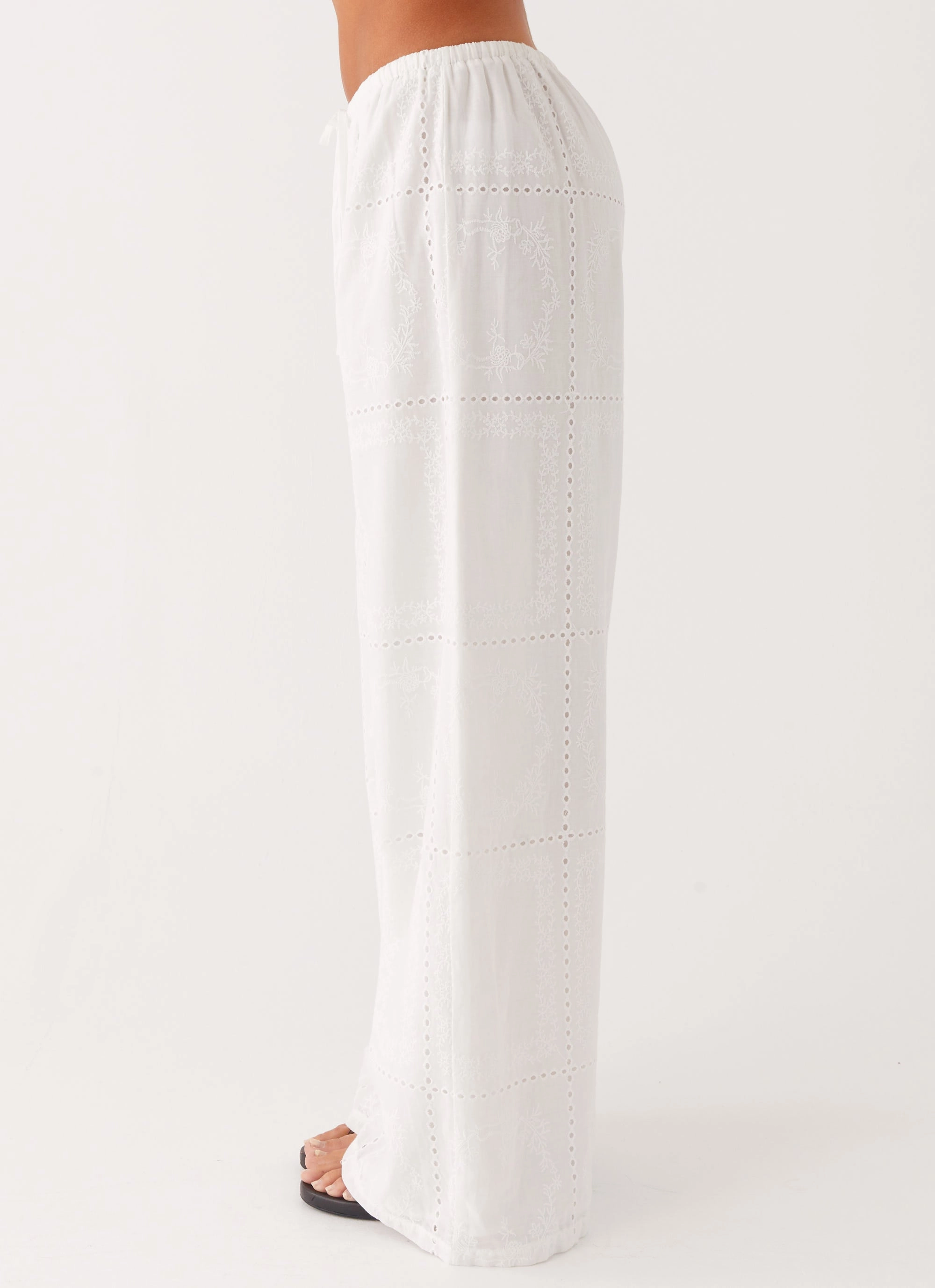 Bille Low Rise Pants - White Comfort Cushioning