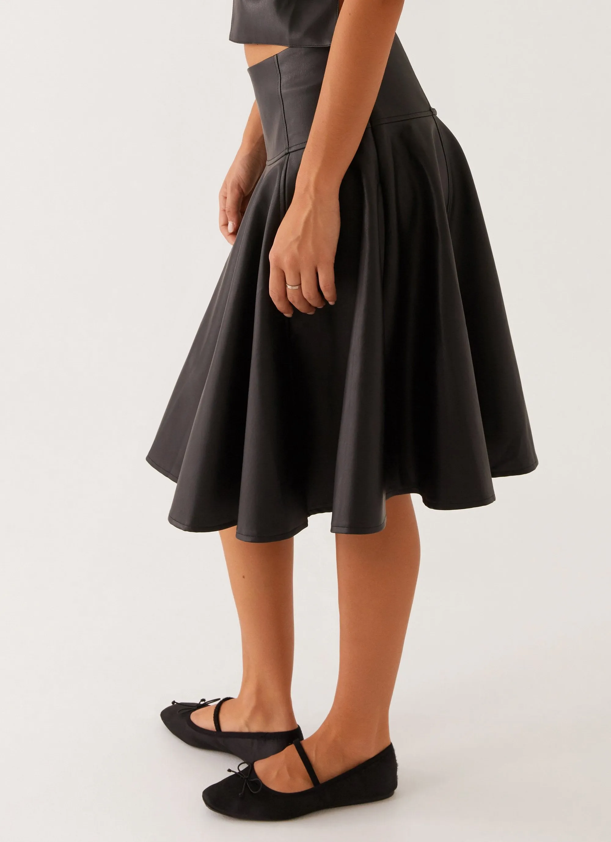 Tyler Midi Skirt - Black Flexible Ankle Cuffs Compact Storage