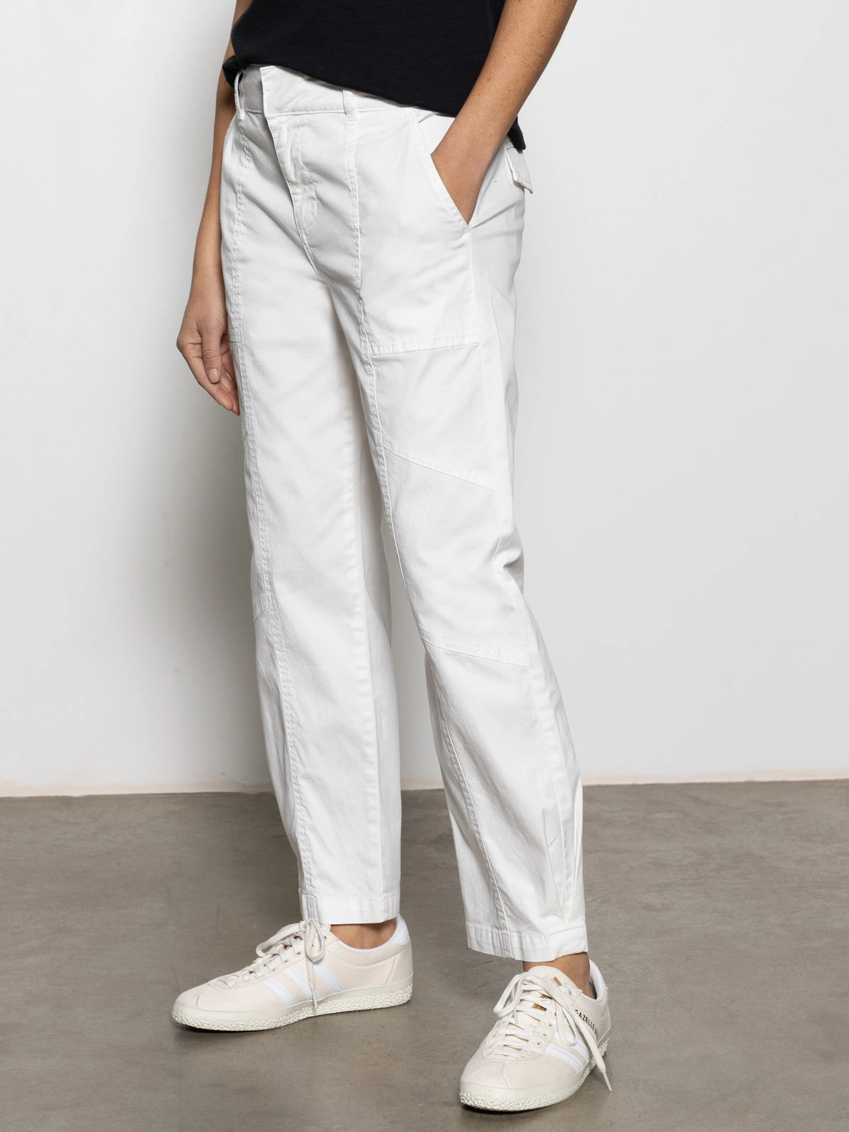 Quick Wear Roll-up style Sahara Tapered Standard Rise Pant Chalk