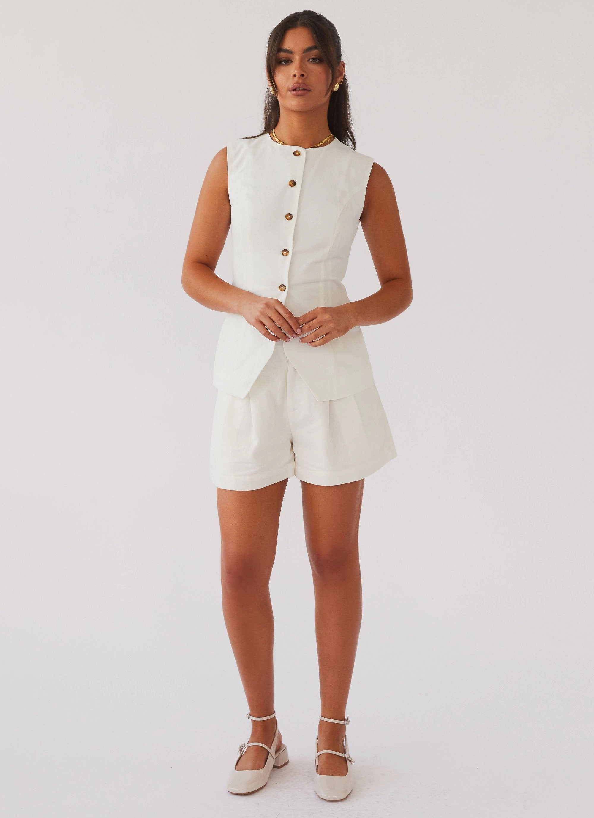 Born For Bordeaux Linen Shorts - White Hidden pockets Chic Design Wear