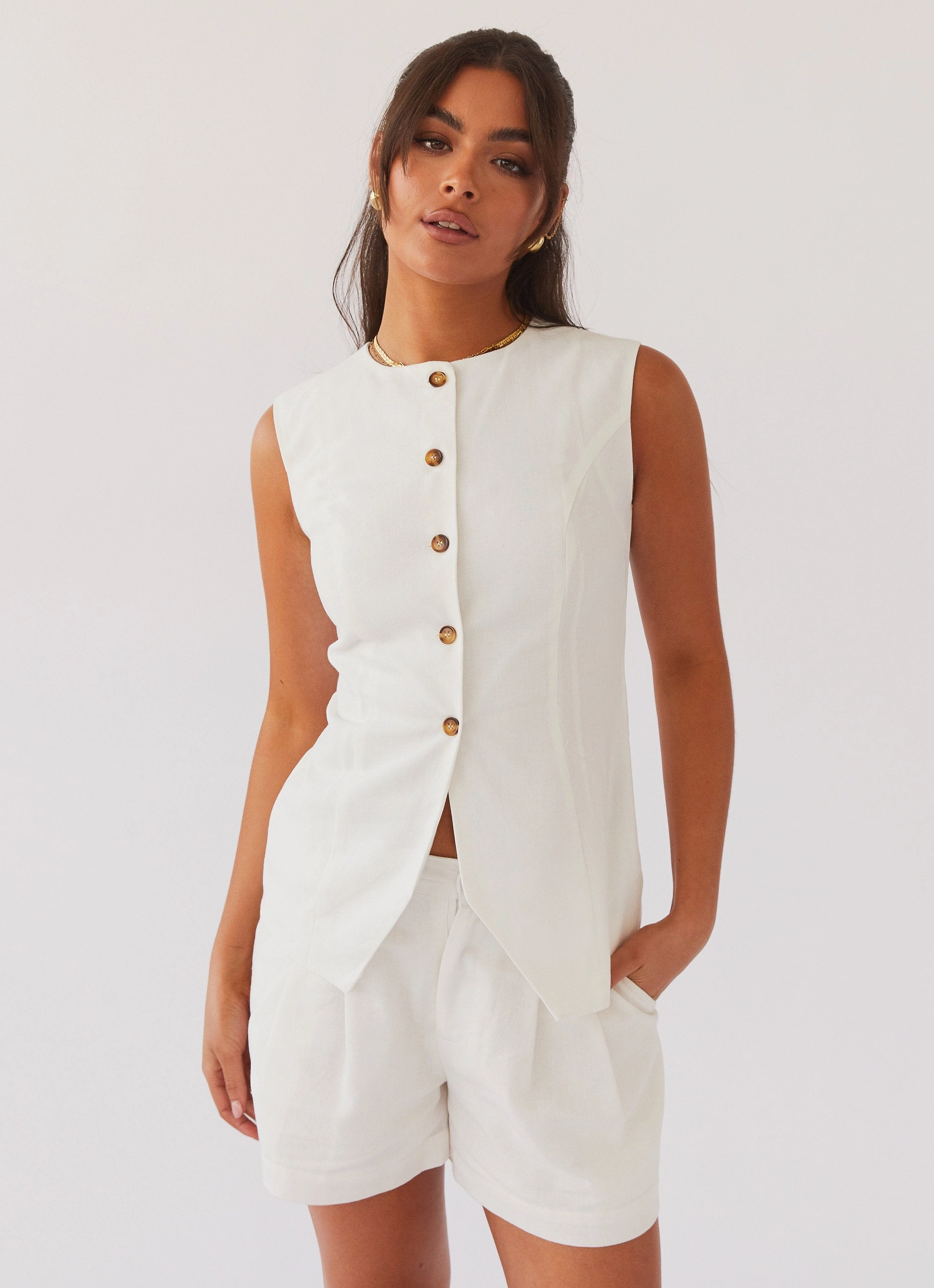 Water-resistant Cropped hem Born For Bordeaux Linen Shorts - White