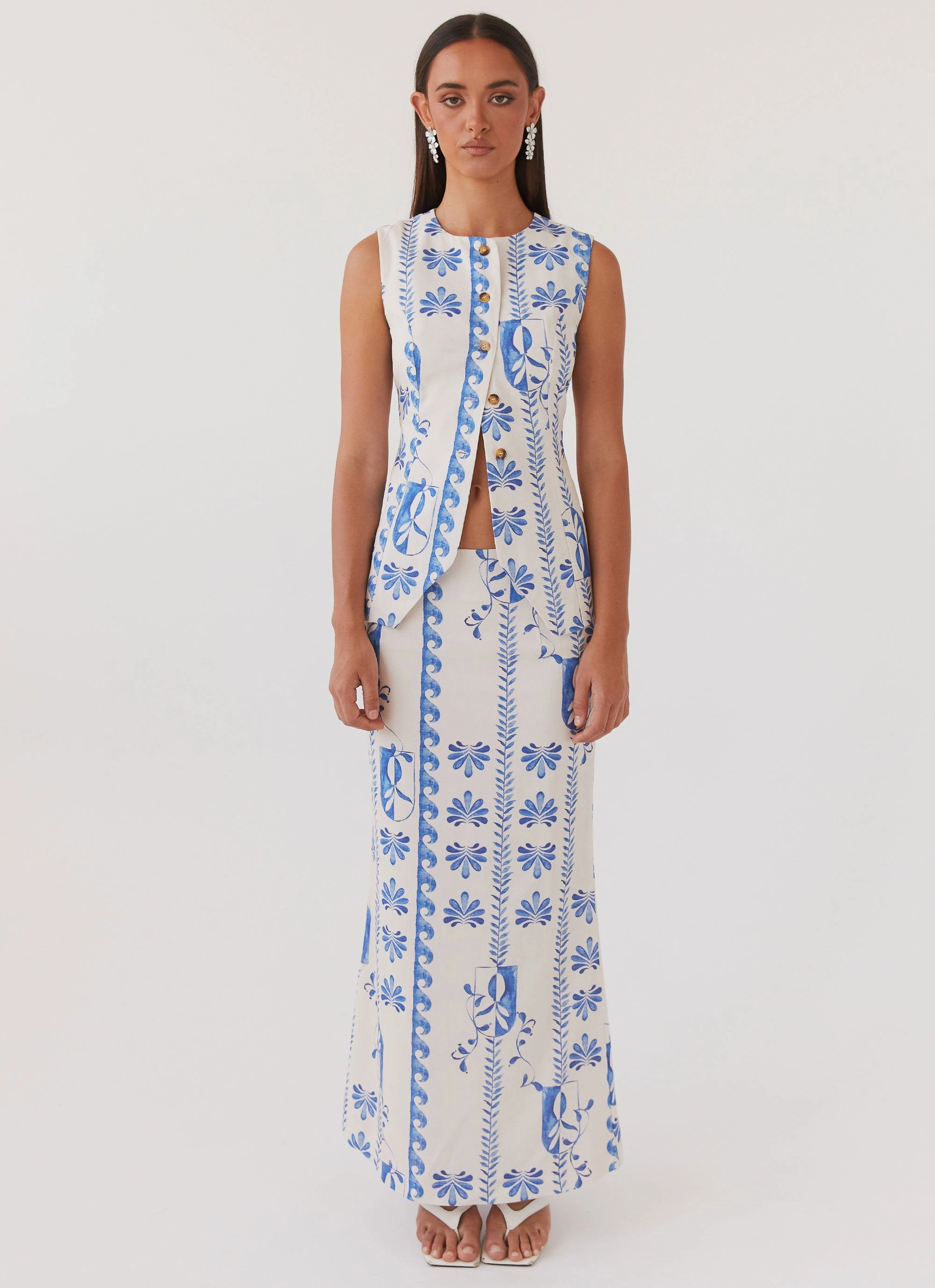 WaterResistant MultiPanelConstruction Born For Bordeaux Linen Vest - Floral Wave