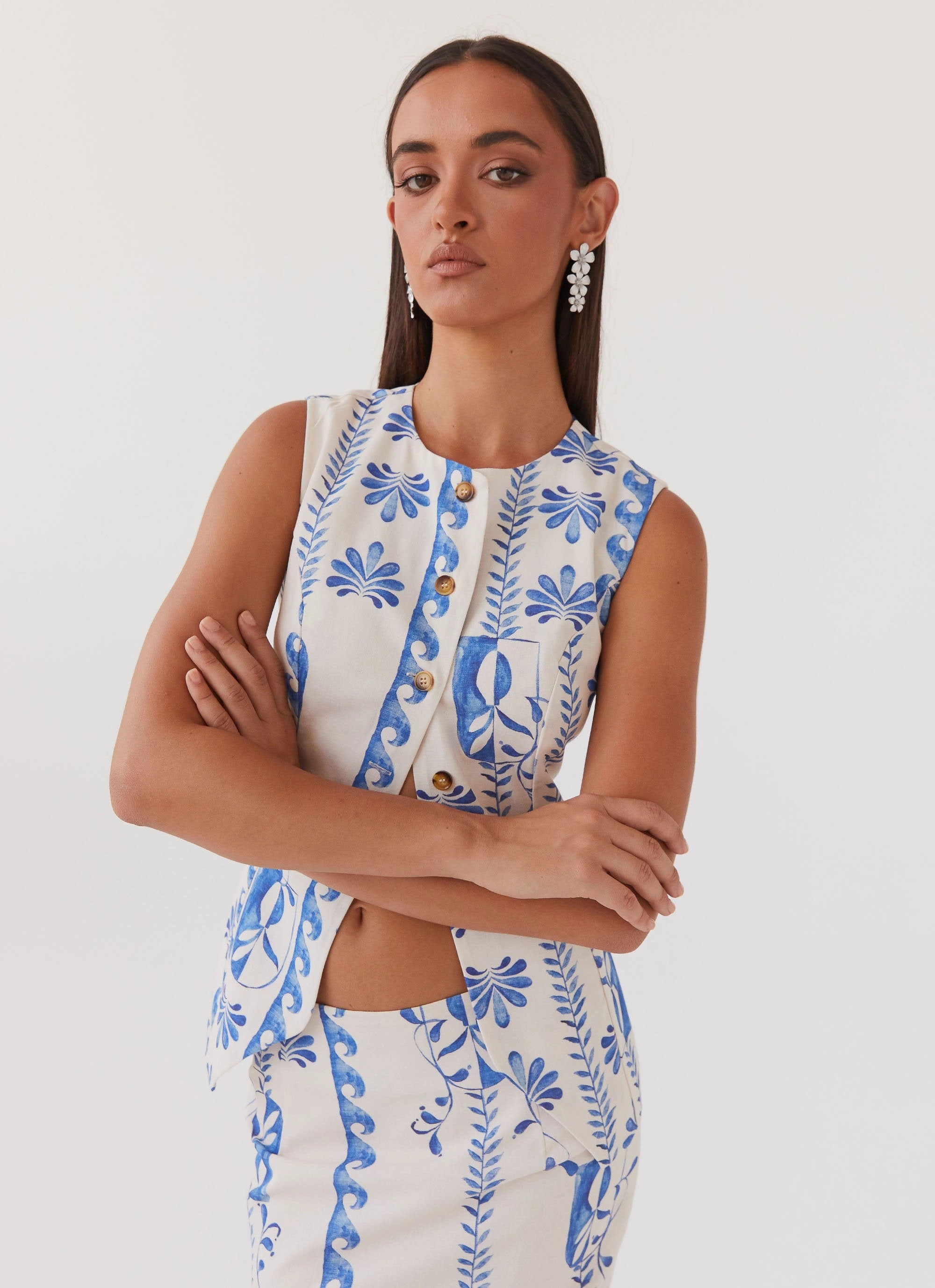 Hidden Button Placket Multipurpose Layering Piece Born For Bordeaux Linen Vest - Floral Wave