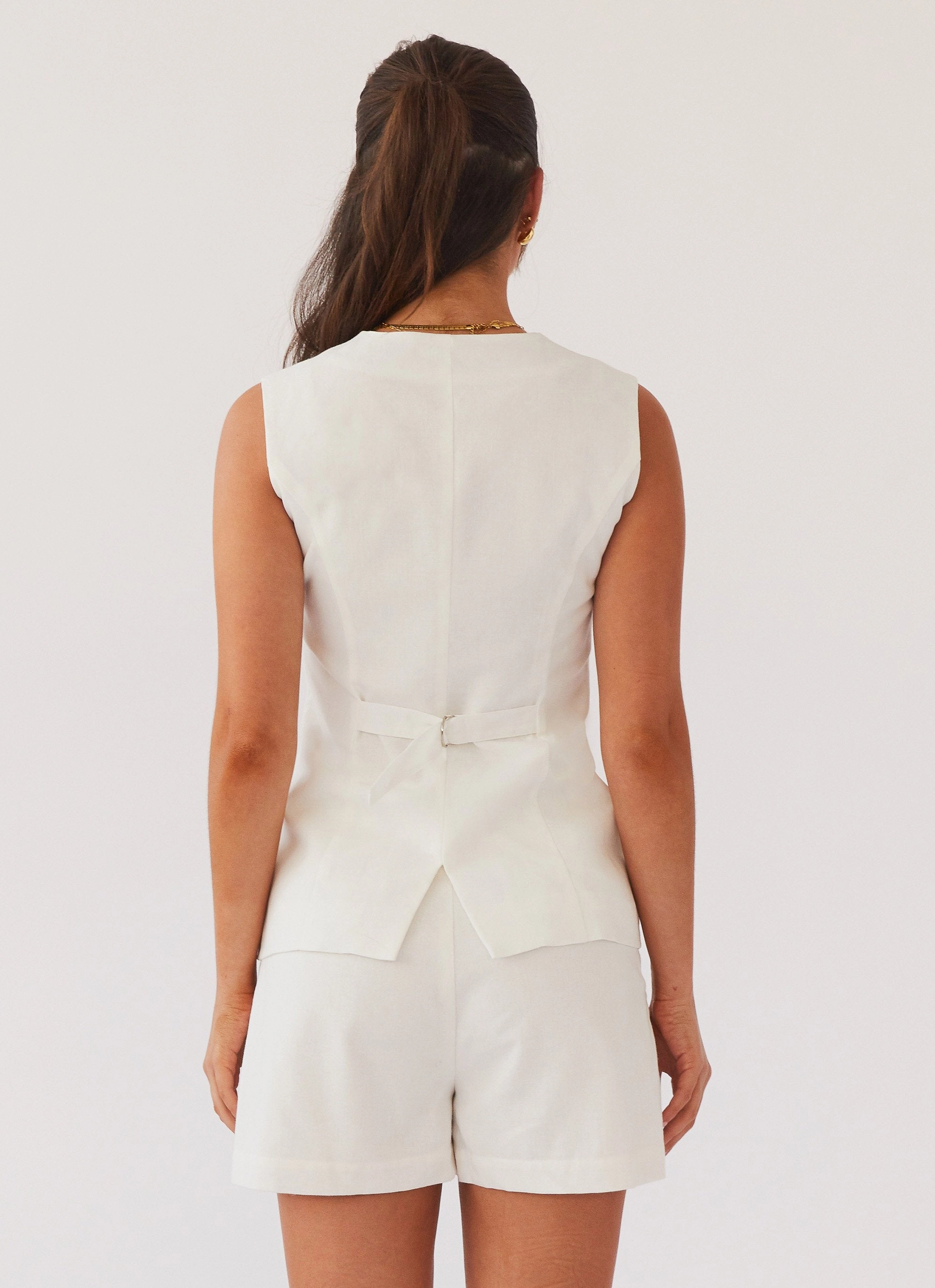 Ribbed Hem Born For Bordeaux Linen Vest - White