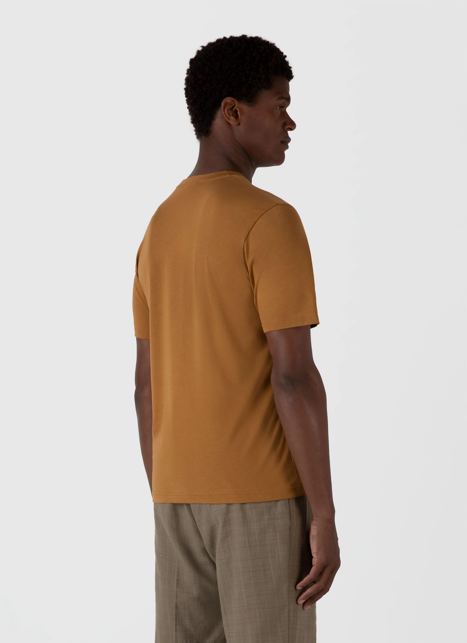 Everyday Essential Longline Hemline Men's Riviera Midweight T-shirt in Golden Brown
