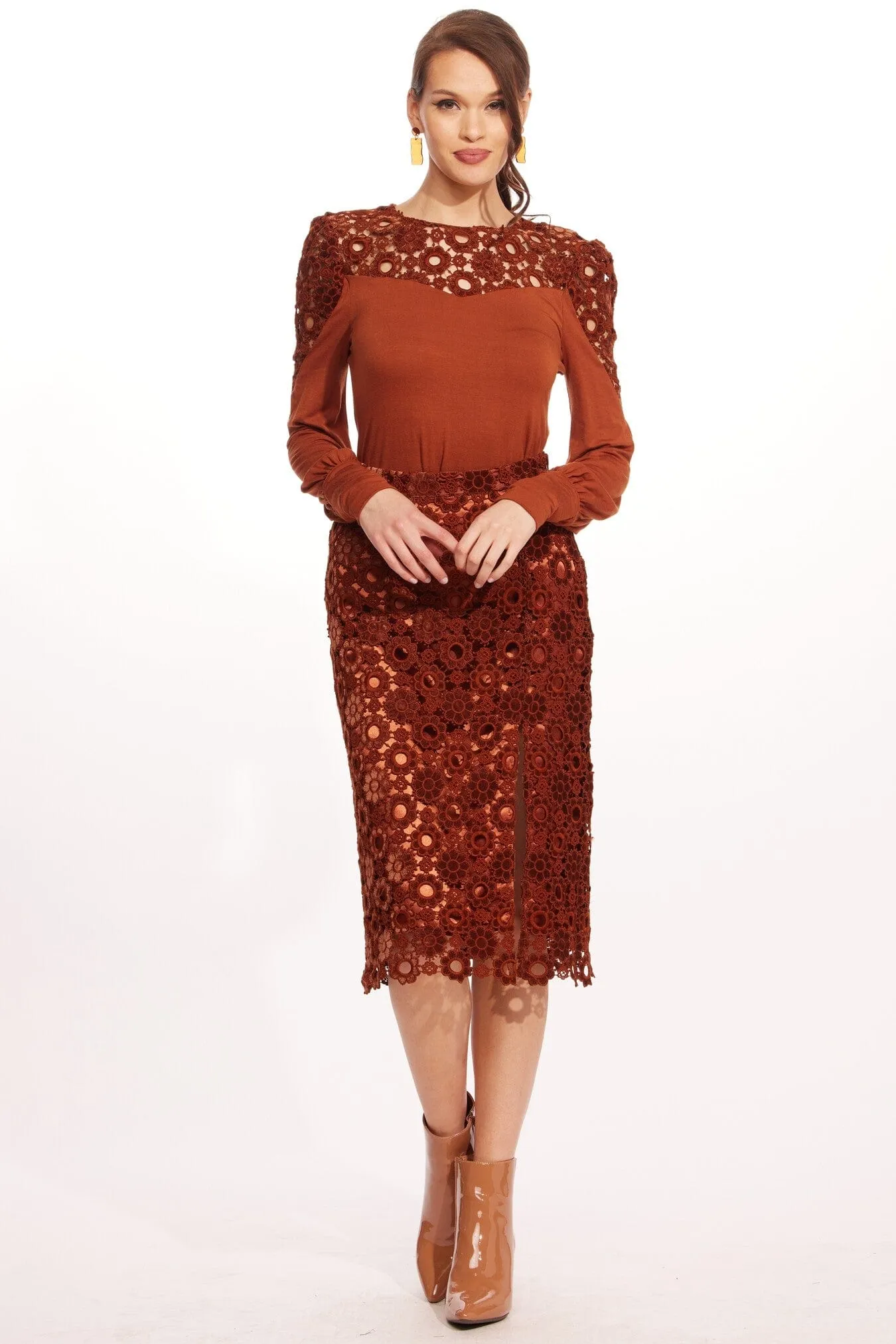 Refined Edge Crisp Look Brina Skirt ?C Sumatra Lace
