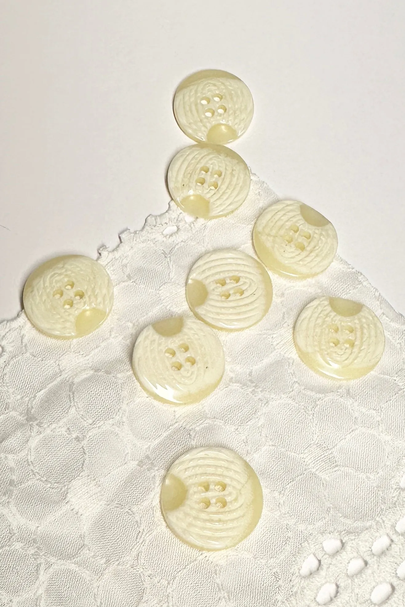 Buttons Cream Detailed x 15 Pieces