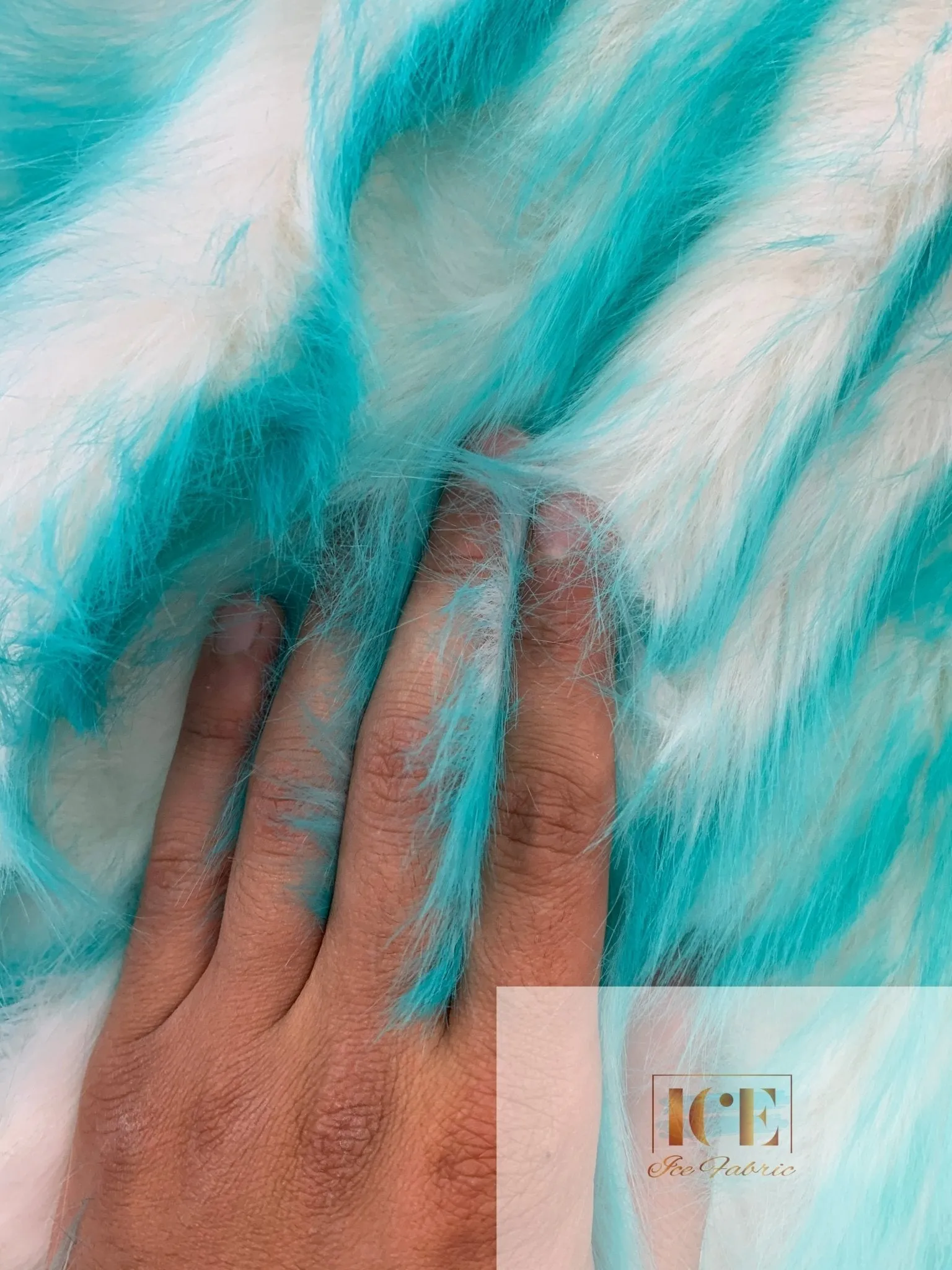 Canadian Fox 2 Tone Shaggy Long Pile Faux Fur Fabric For Blankets, Costumes, Bed Spread