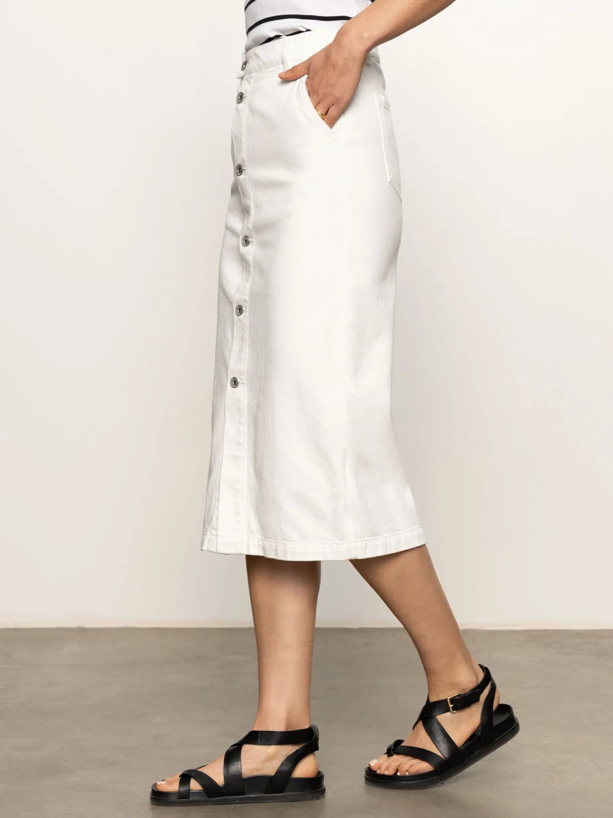 Chill Mood Carrier Denim Skirt Bleached White