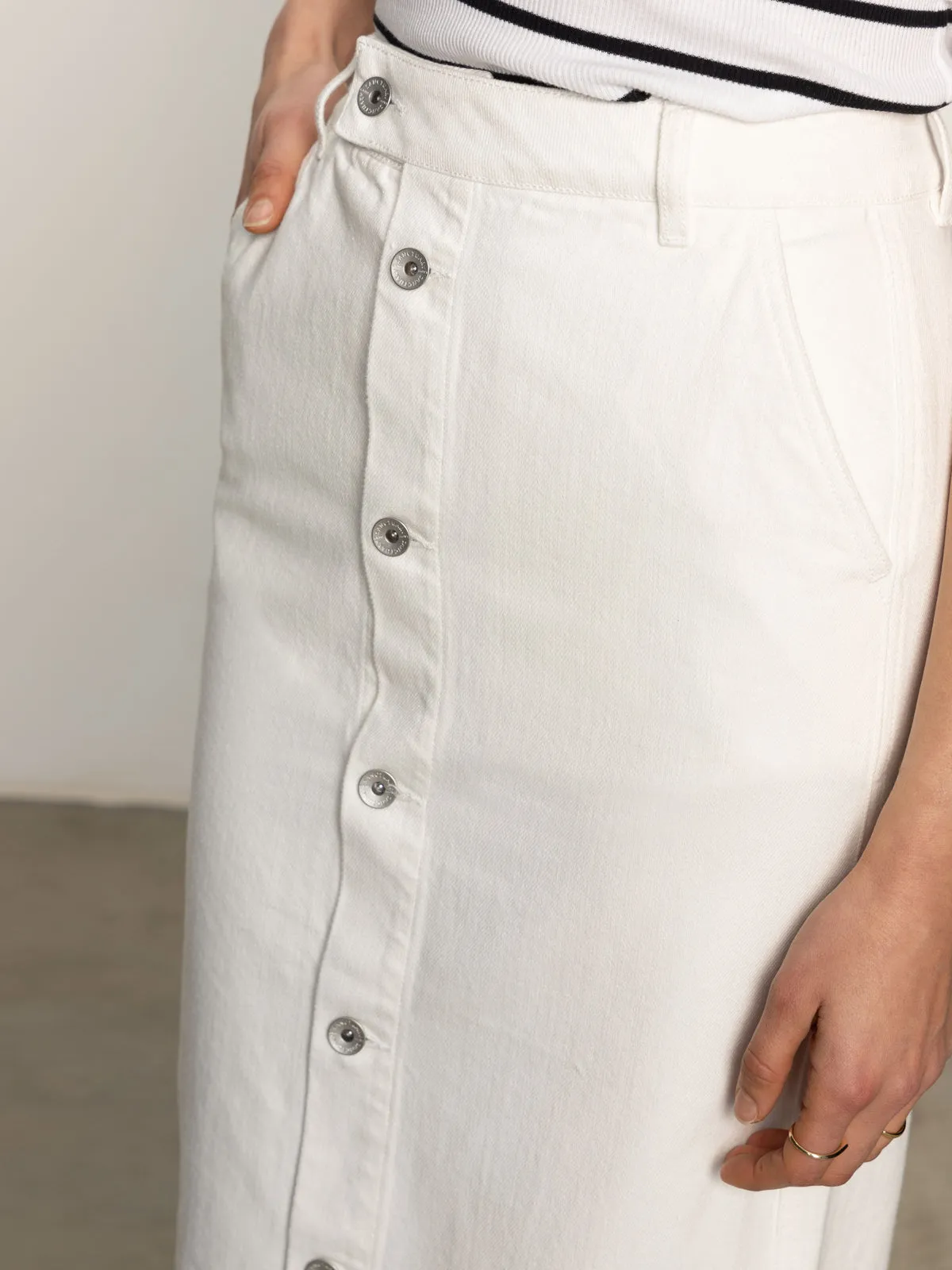 Laid Back Look Carrier Denim Skirt Bleached White