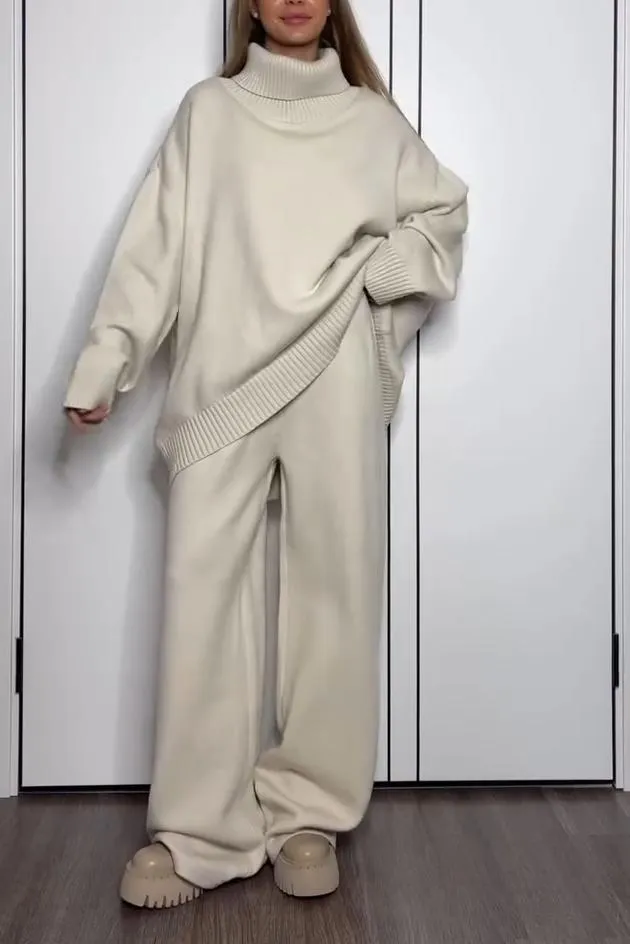 Casual turtleneck knitted suit
