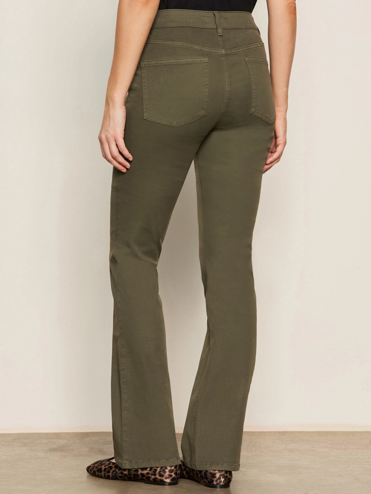 Sculpted Brook Bootcut Pant Kalamata Relaxed fit wear
