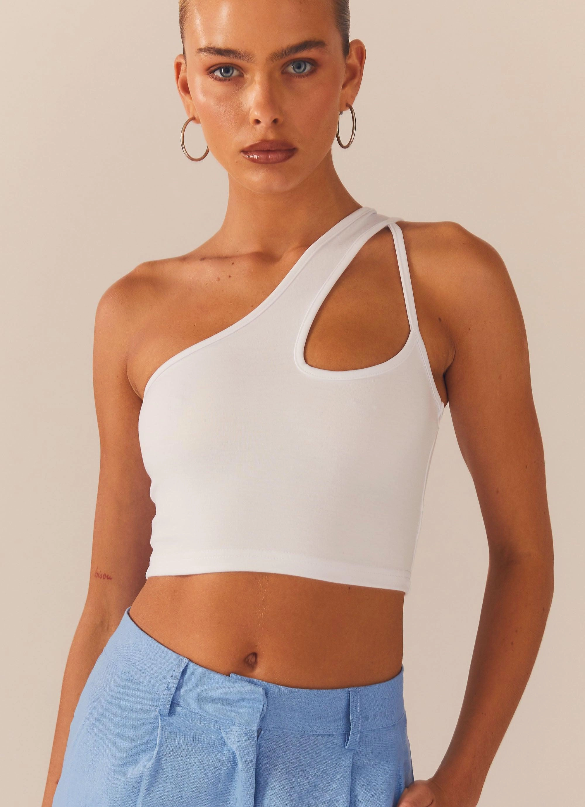 Flexible Knit Fabric CompactSize Cedar Crop Top - White