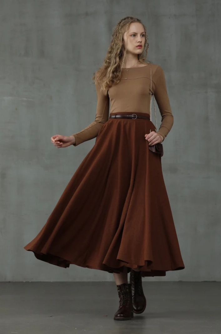 The Soft Lawn 12 | Midi Wool Skirt Hypoallergenic Padding