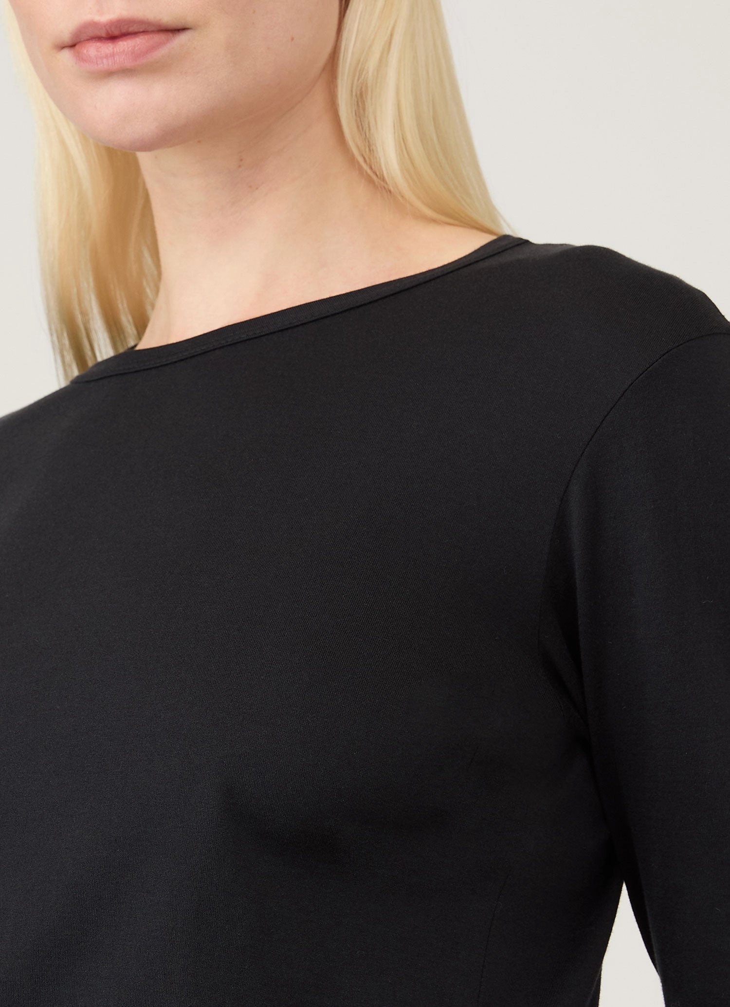 GarmentDyedTexture Women's Long Sleeve Classic T-shirt in Black