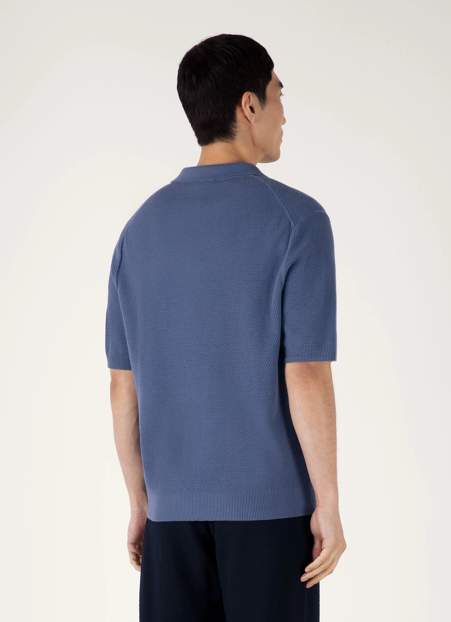 Relaxed Style Sleek Wear Men's Compact Mesh Knit Polo Shirt in Soft Denim