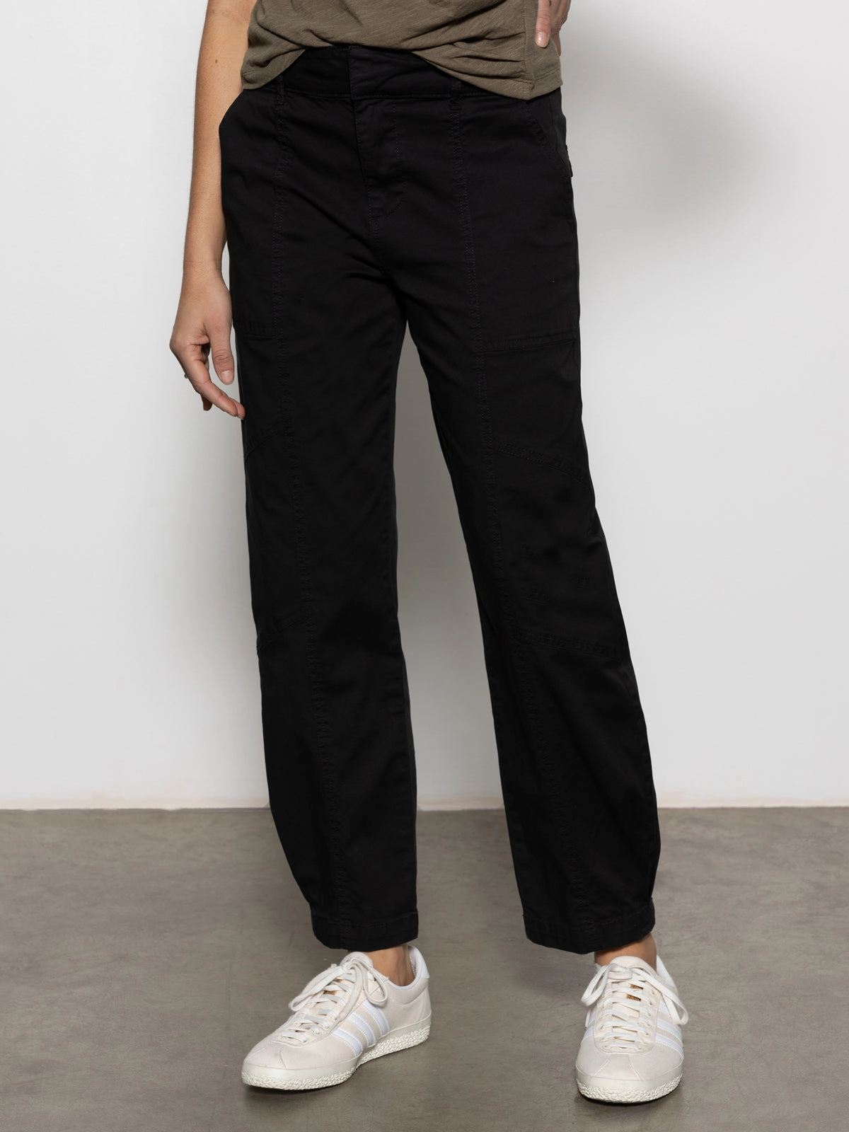 Fashion Fit Sahara Tapered Standard Rise Pant Black