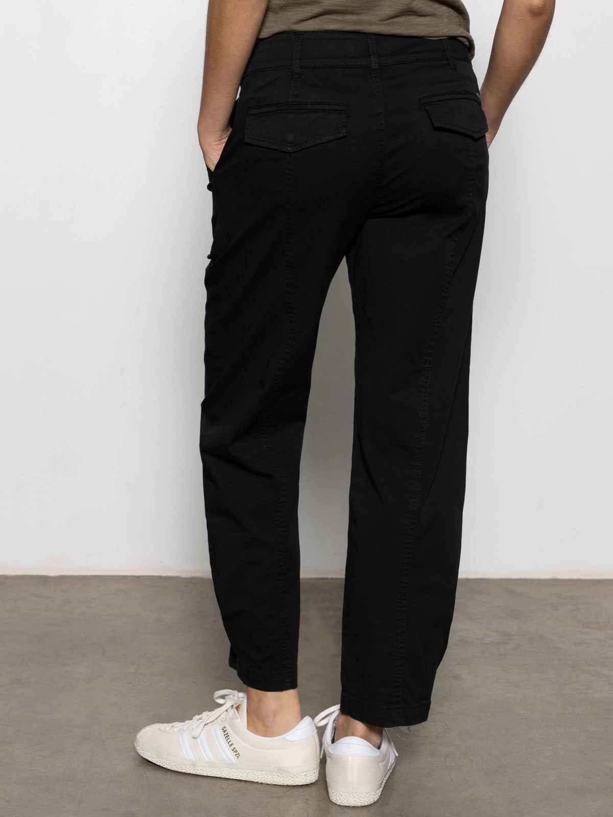 Multipurpose Design Essential Look Sahara Tapered Standard Rise Pant Black