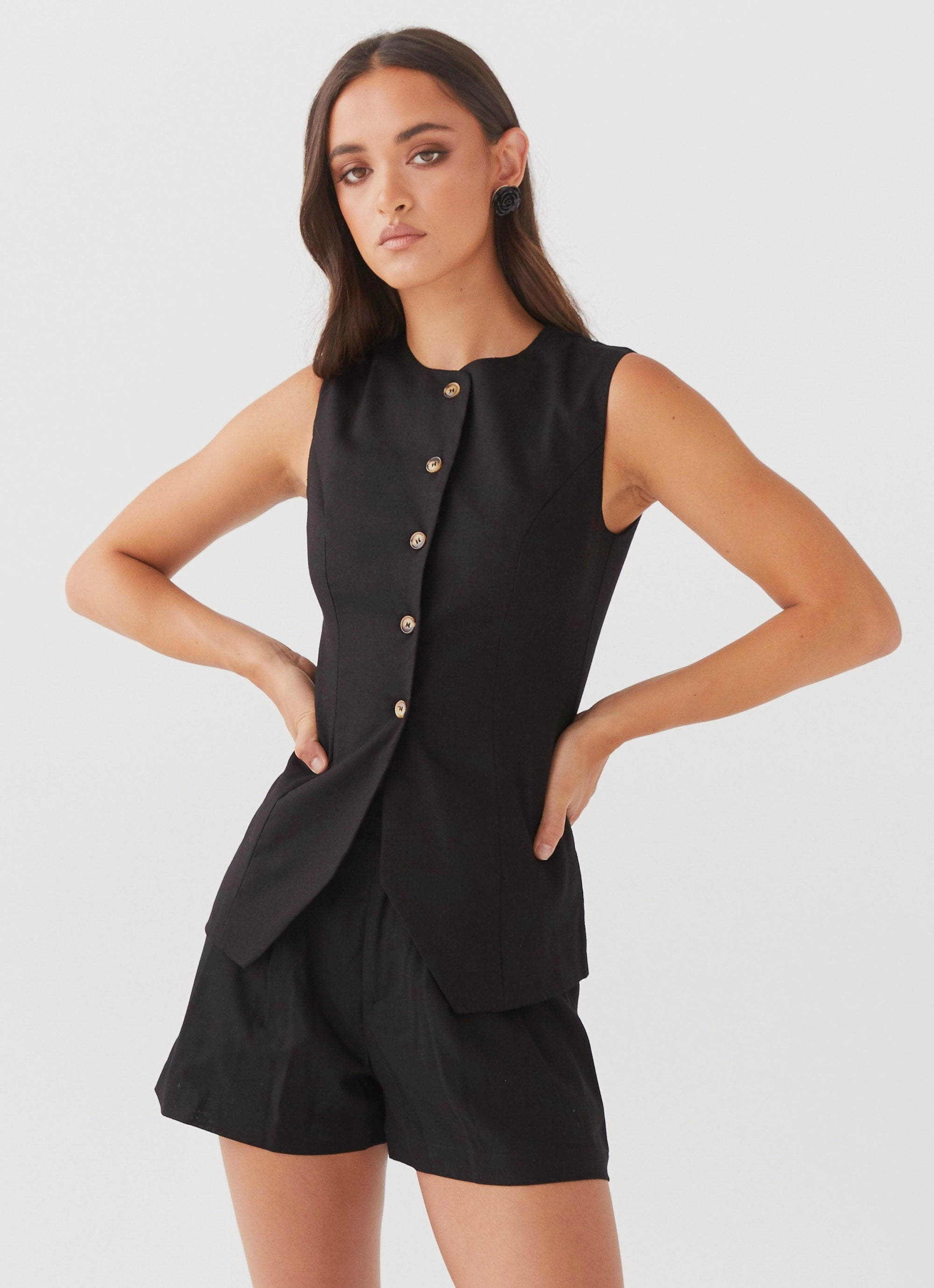 Born For Bordeaux Linen Shorts - Black Trendy Look