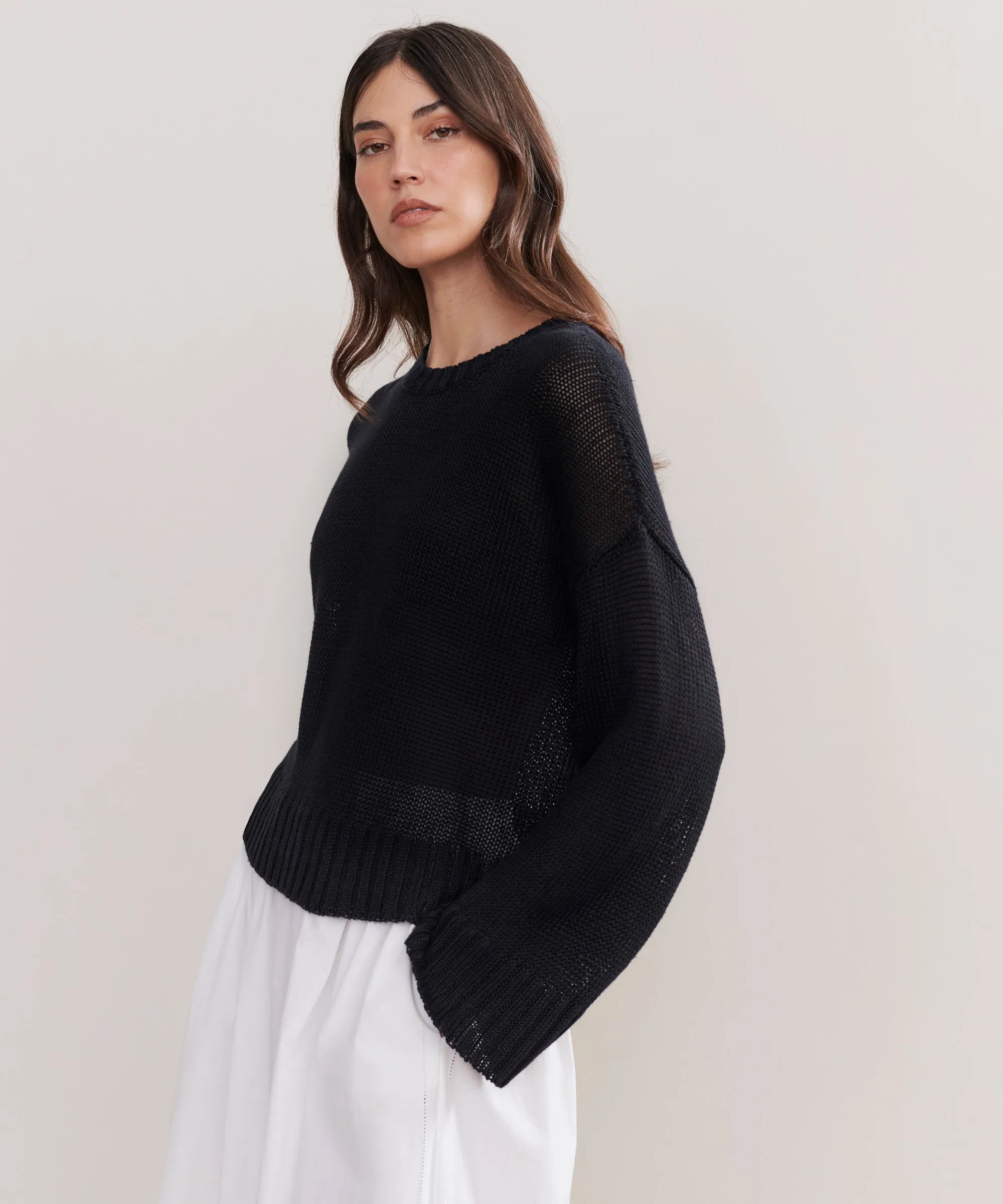 Comfy Fit Petal Sleeve Architecture Cropped Linen Crewneck