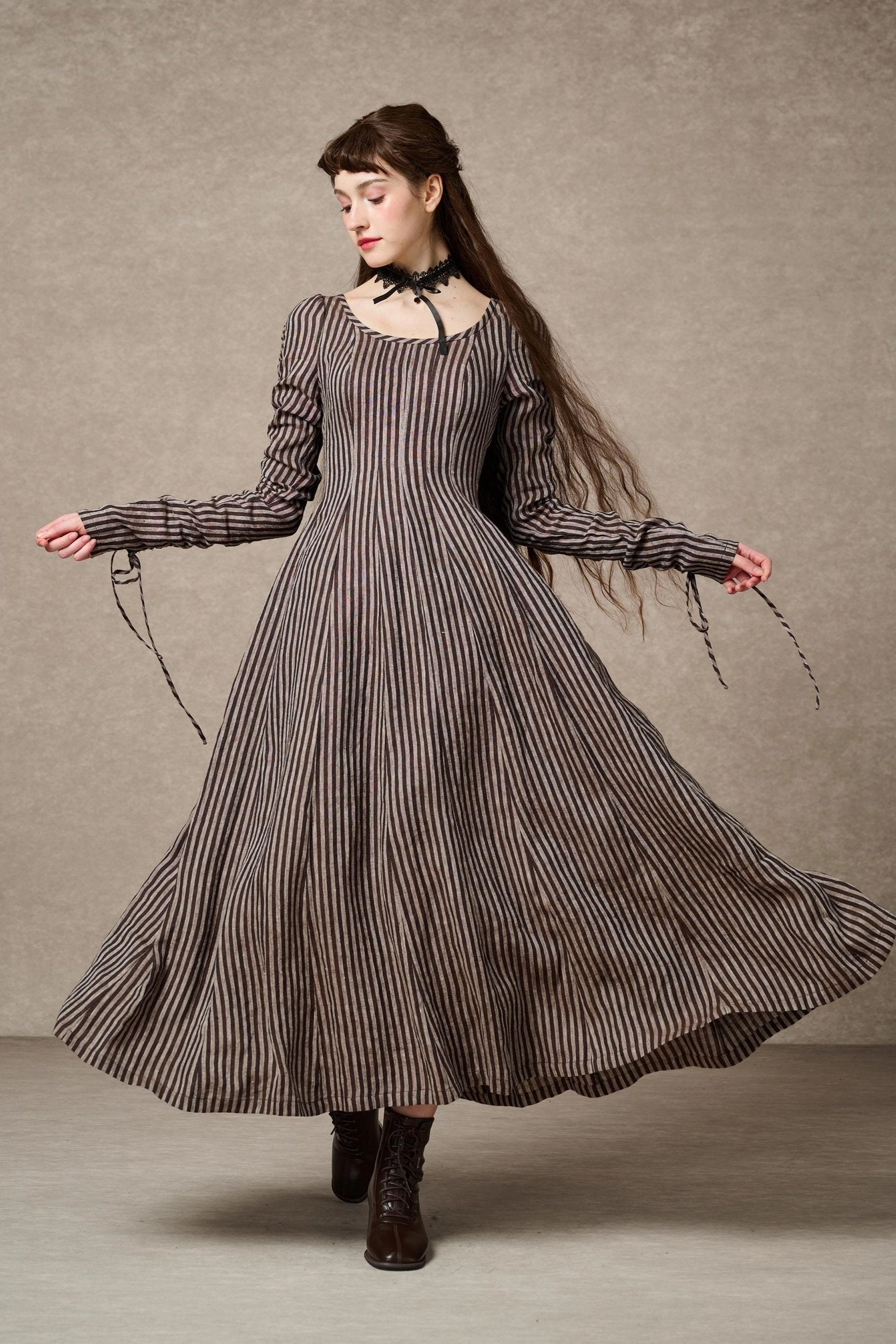 Crystal 17 | Victorian maxi linen dress Thermo Regulating Sleek Layer Fit