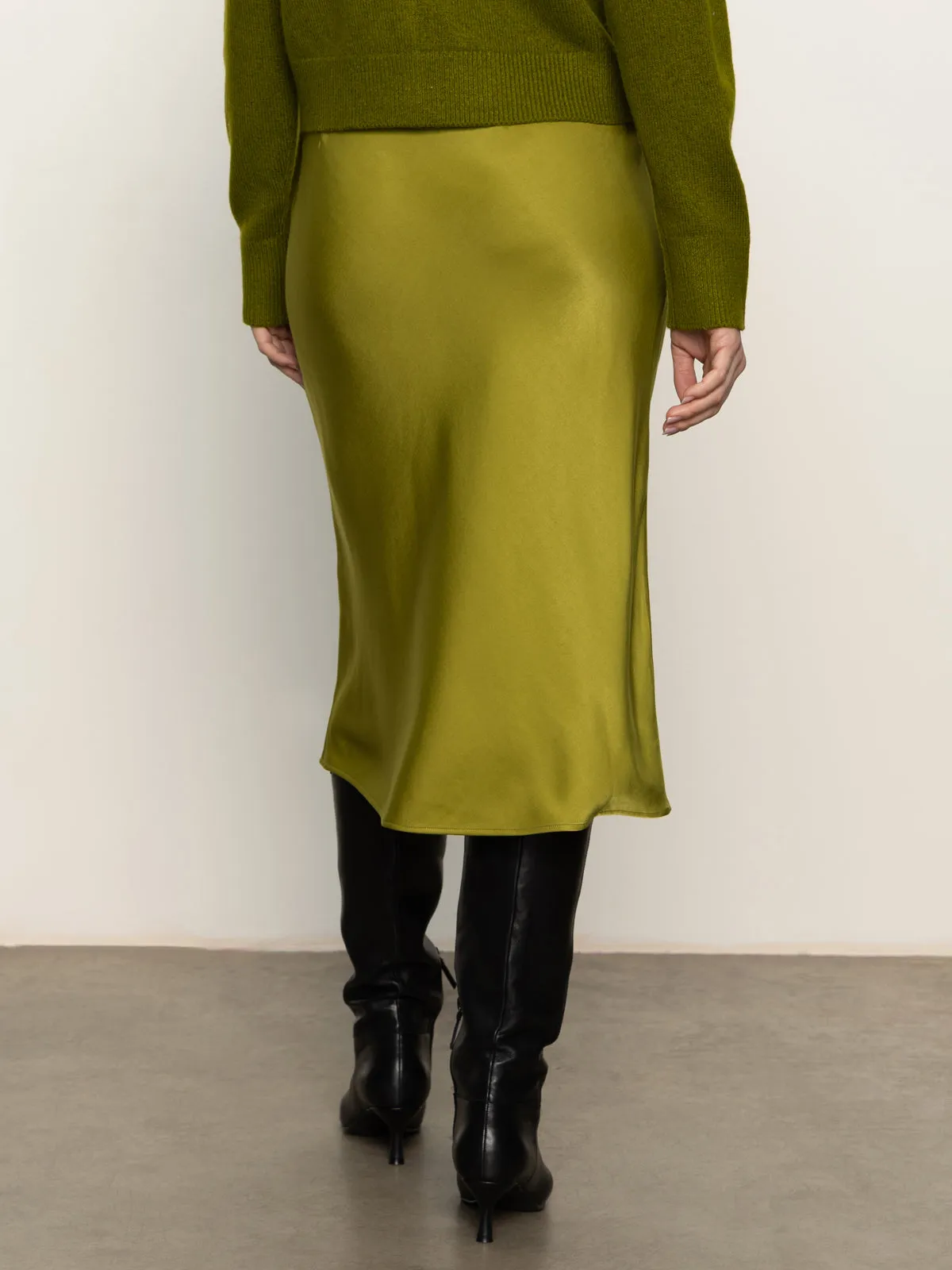 Everyday Midi Skirt Martini Olive Outfit Focus Signature Line