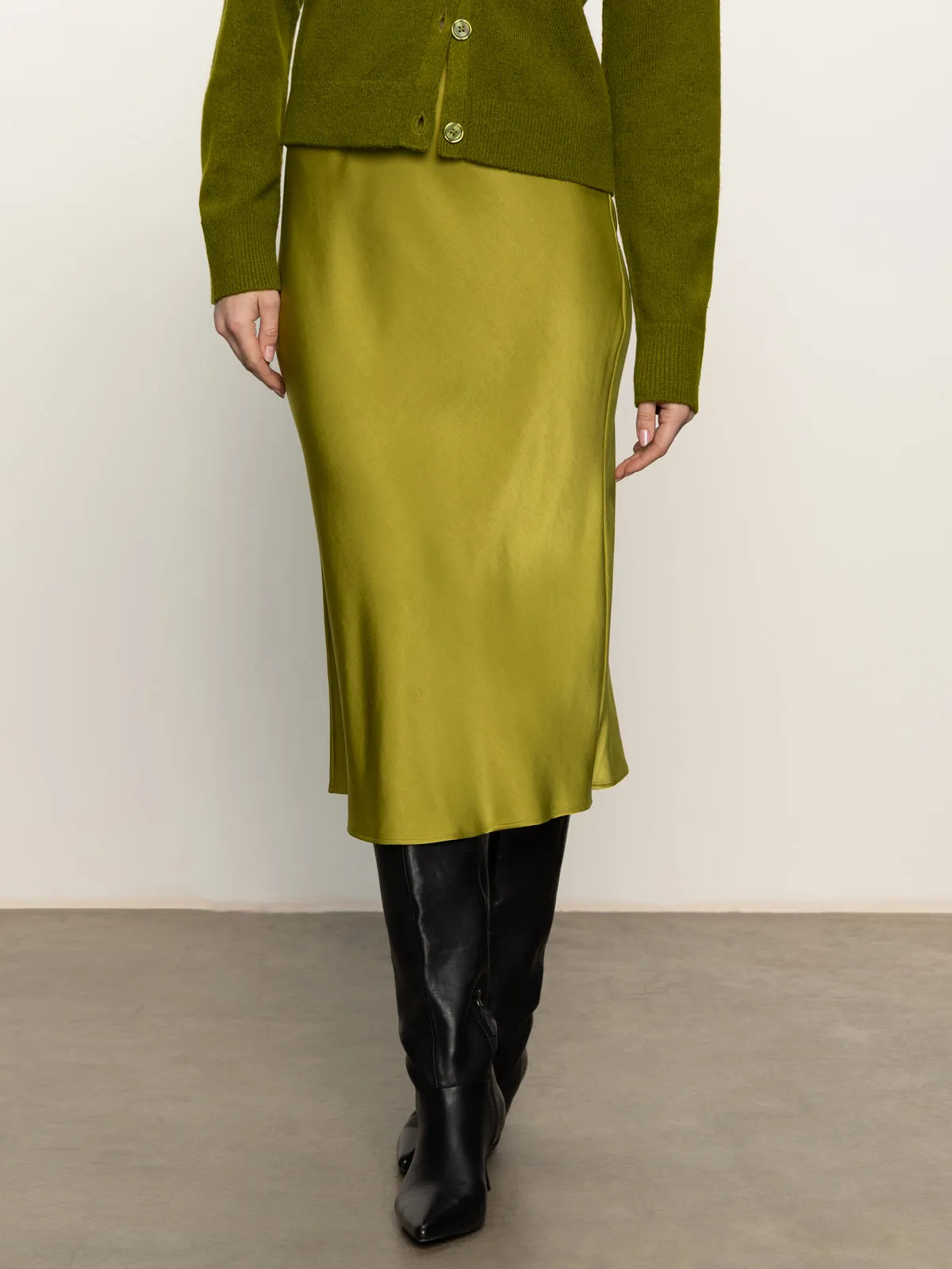 Everyday Midi Skirt Martini Olive Outfit Mood