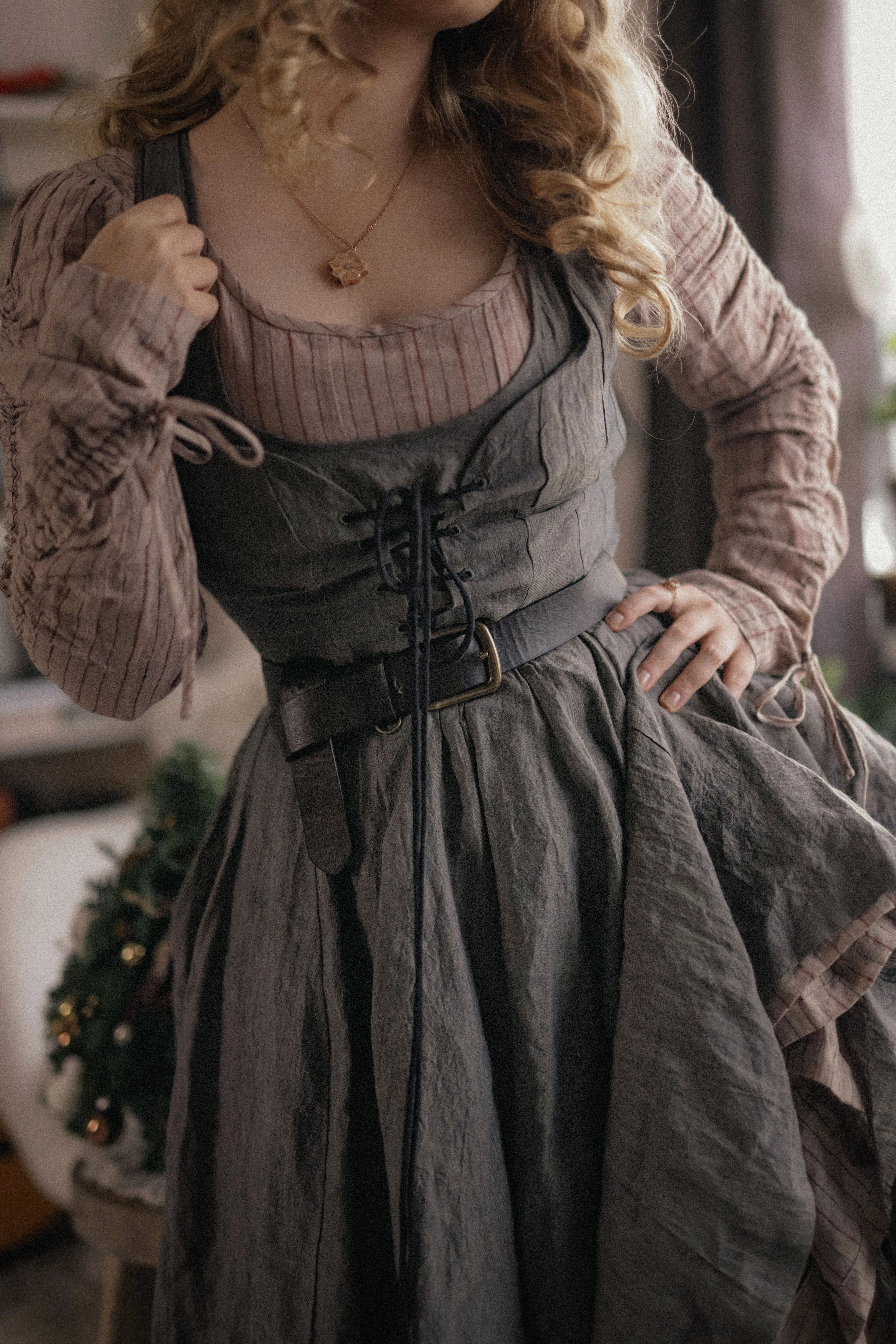 Alisa 25 | lace up linen dress Warmth Retention Stay Dry Interior