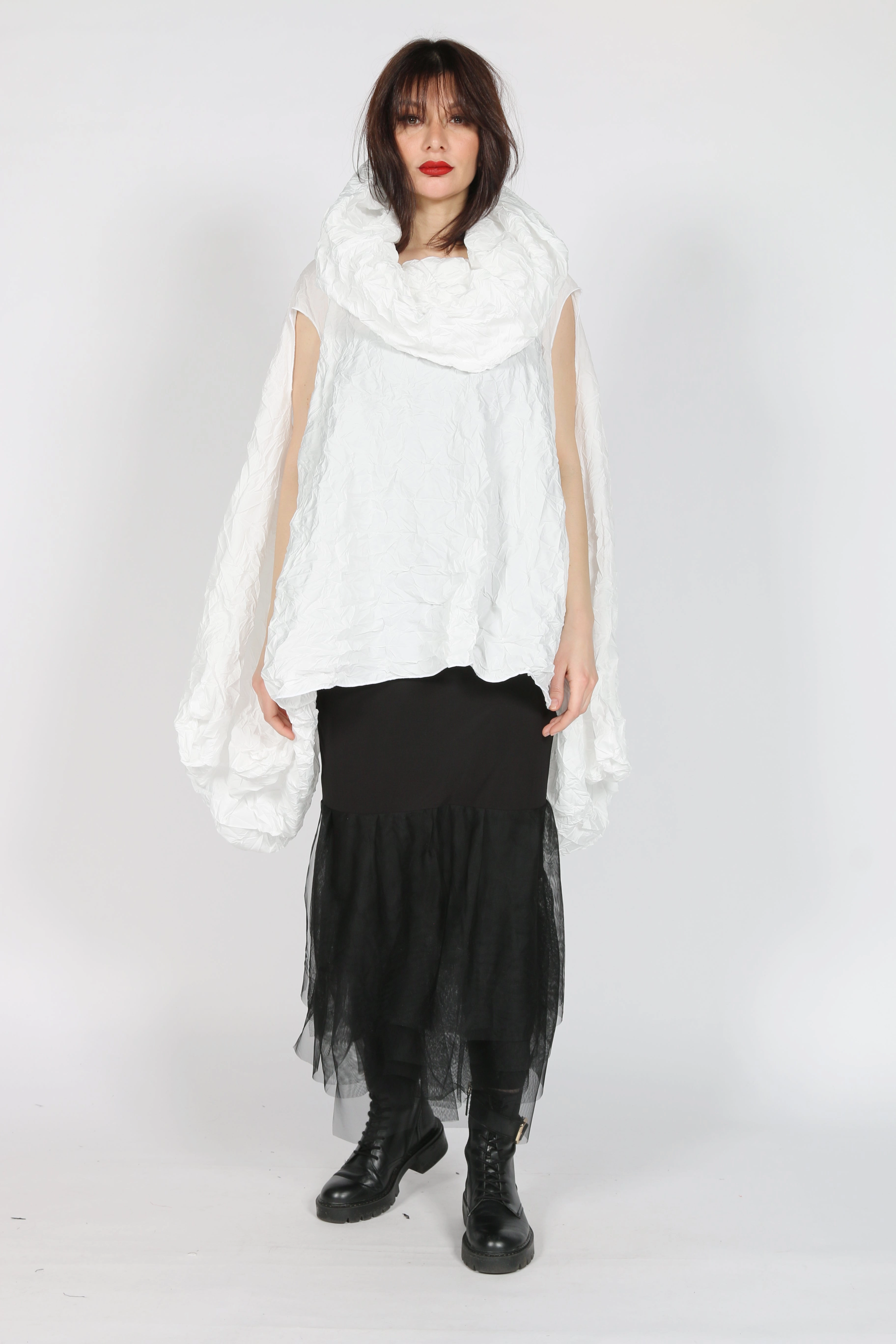 Multi Pocket Configuration Bound Seam Edges Fashion top