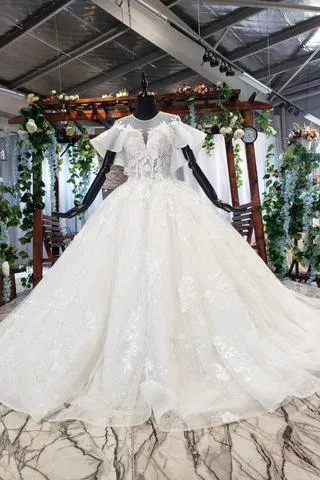 Elegant Ball Gown Big Wedding Dresses, Appliques Bridal Dress with Short Sleeves TN185