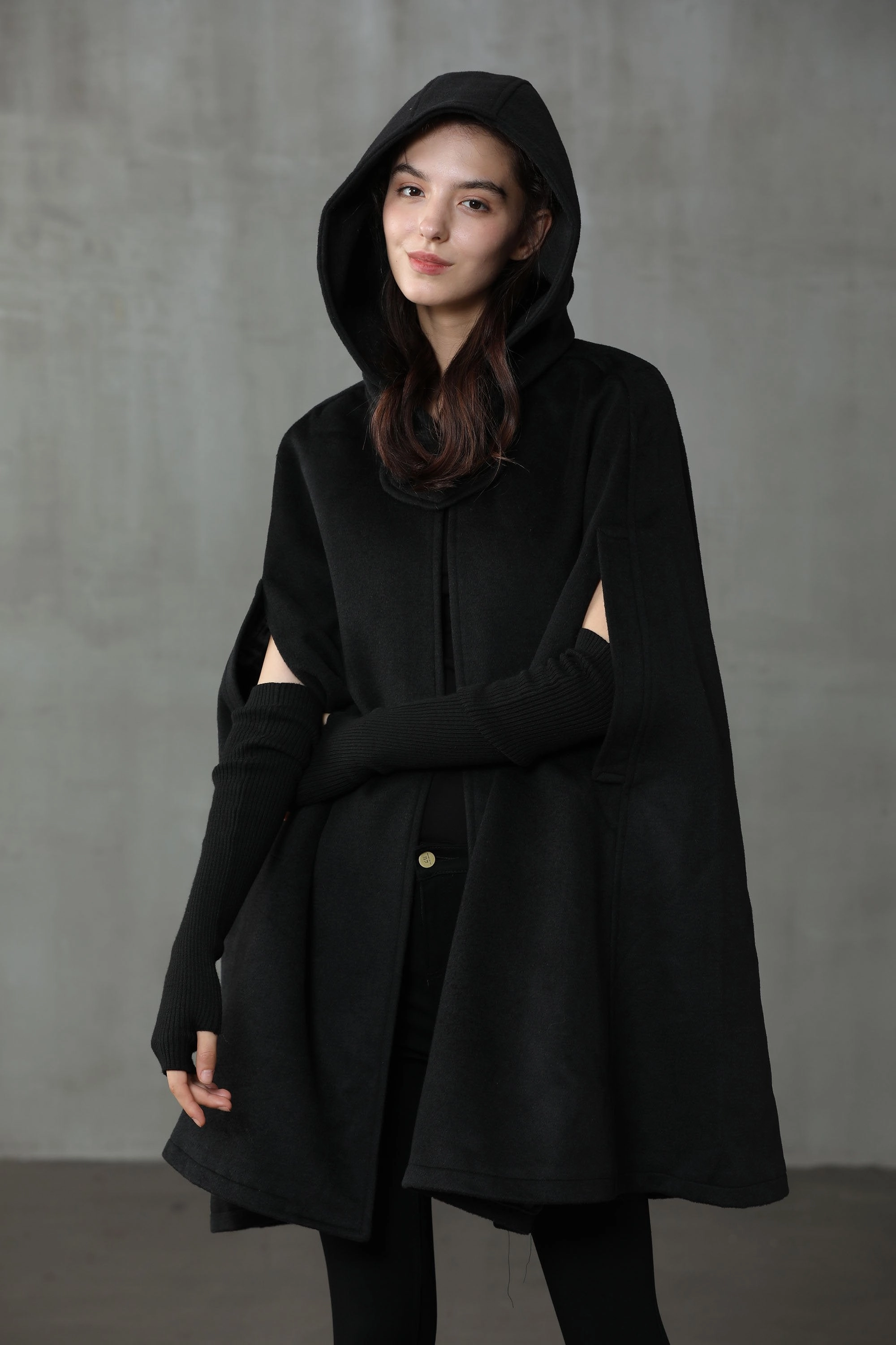 The New Yorker | Hooded Cashmere Cape Sage Glow Lightweight Material