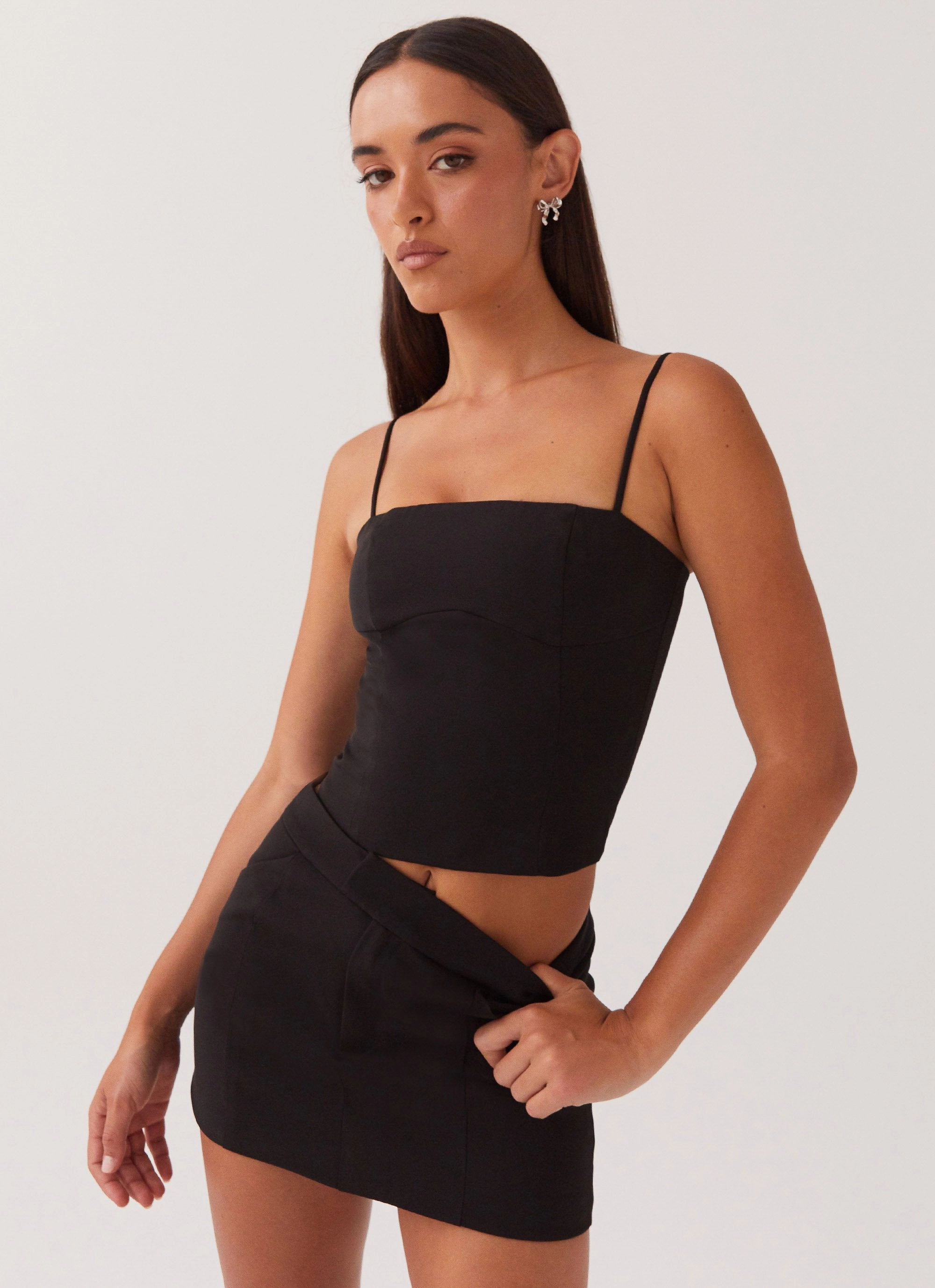 Eliana Crop Top - Black MultiFunctional Pocket Placement