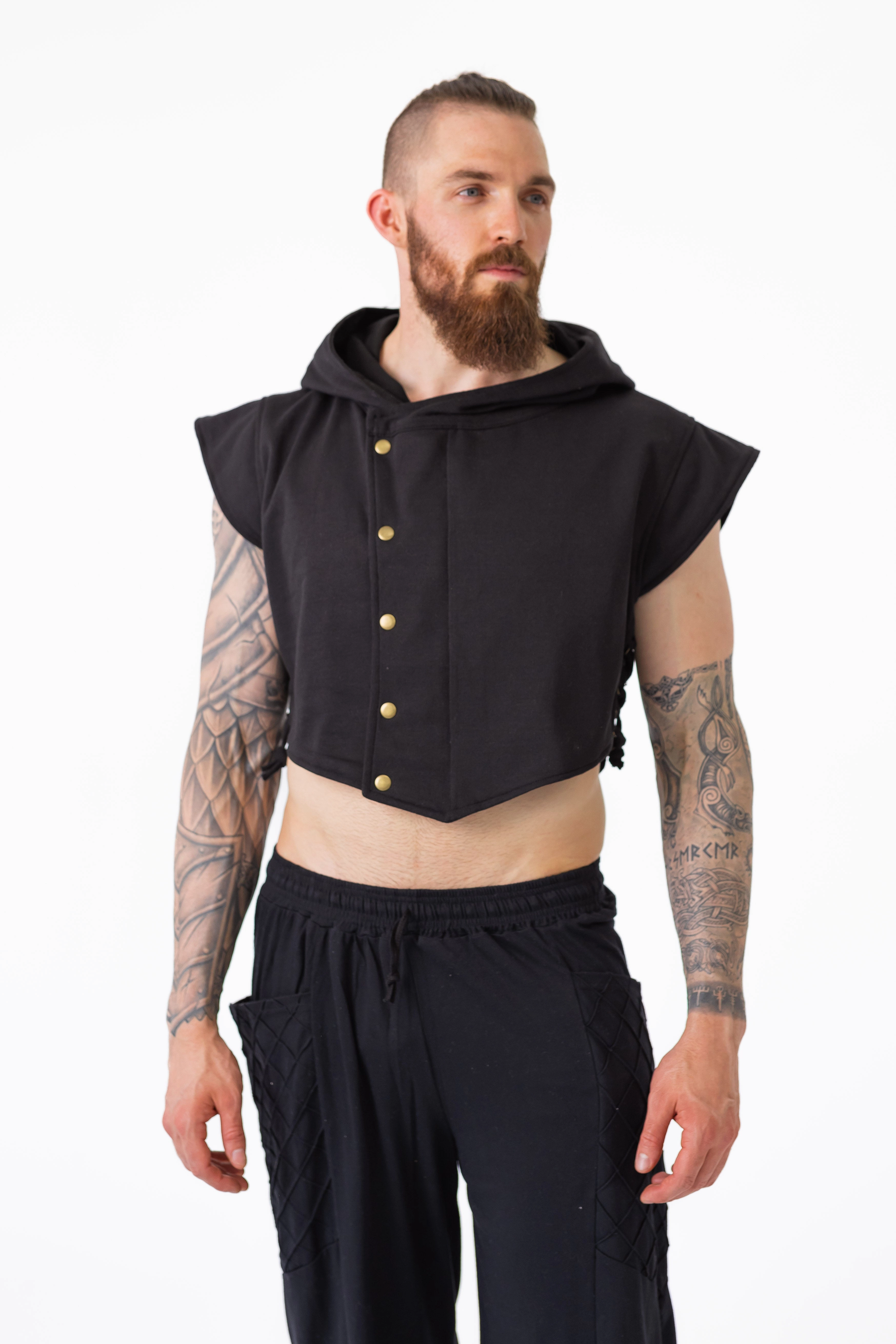 Dagger Hood ContouredShoulderFit