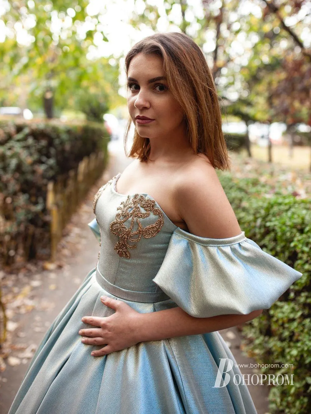 Exquisite Satin Off-the-shoulder Neckline A-line Prom Dresses With Appliques PD626