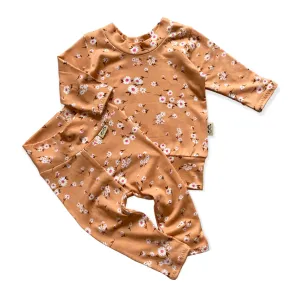 Field of Daises on Camel Lounge Set