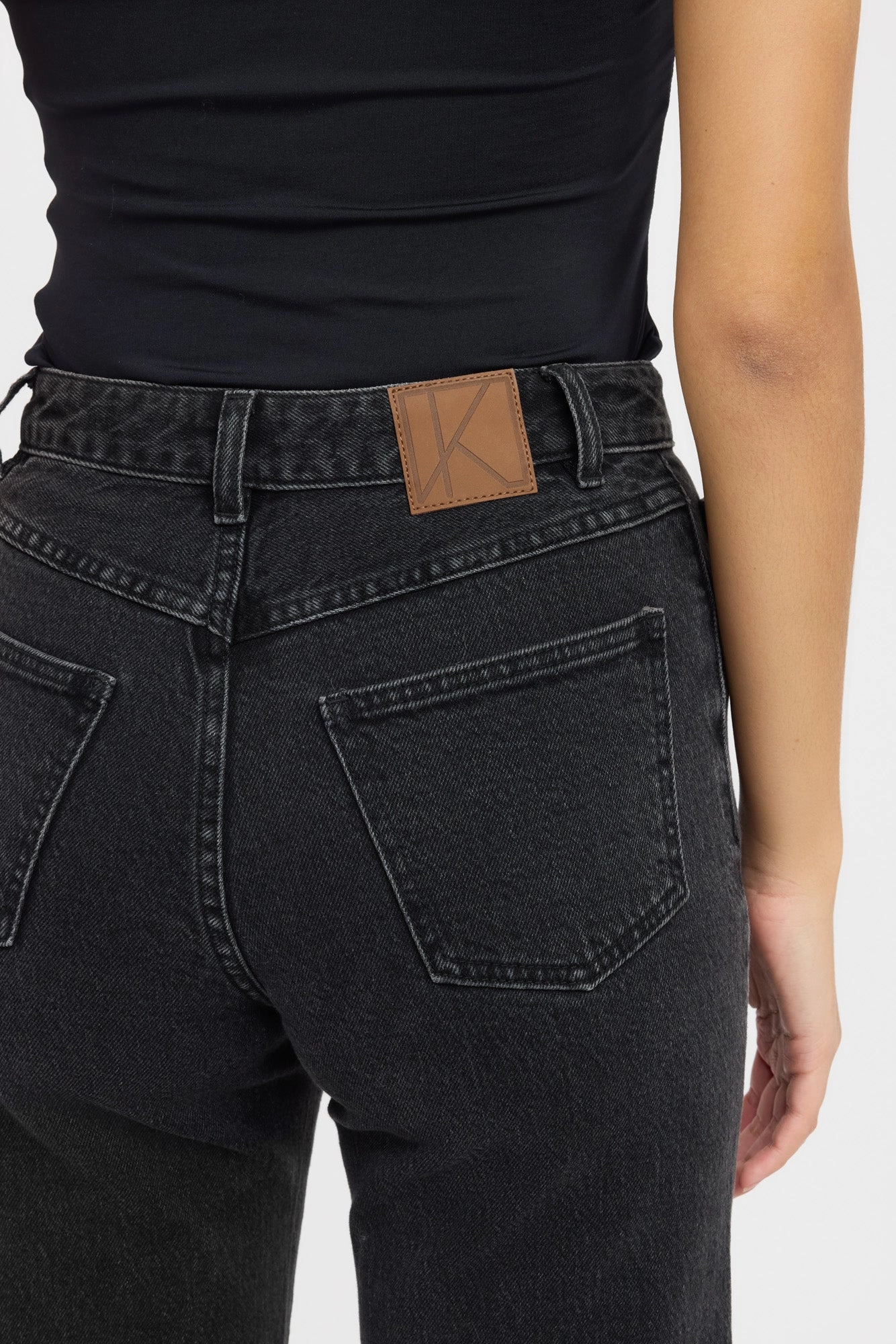 Adaptable Fit SeamlessPockets Kai Straight Leg Jean