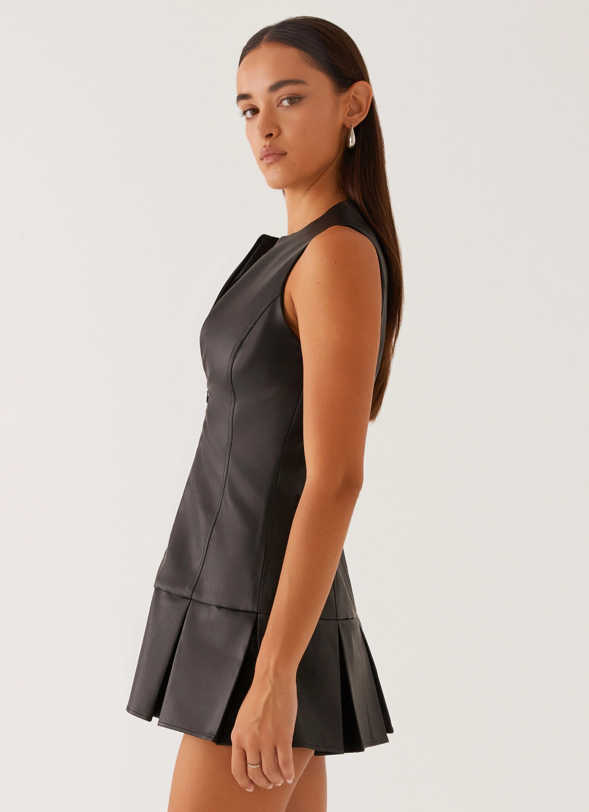 Perfect Shape and Effortless fit dress. Flynn Mini Dress - Black
