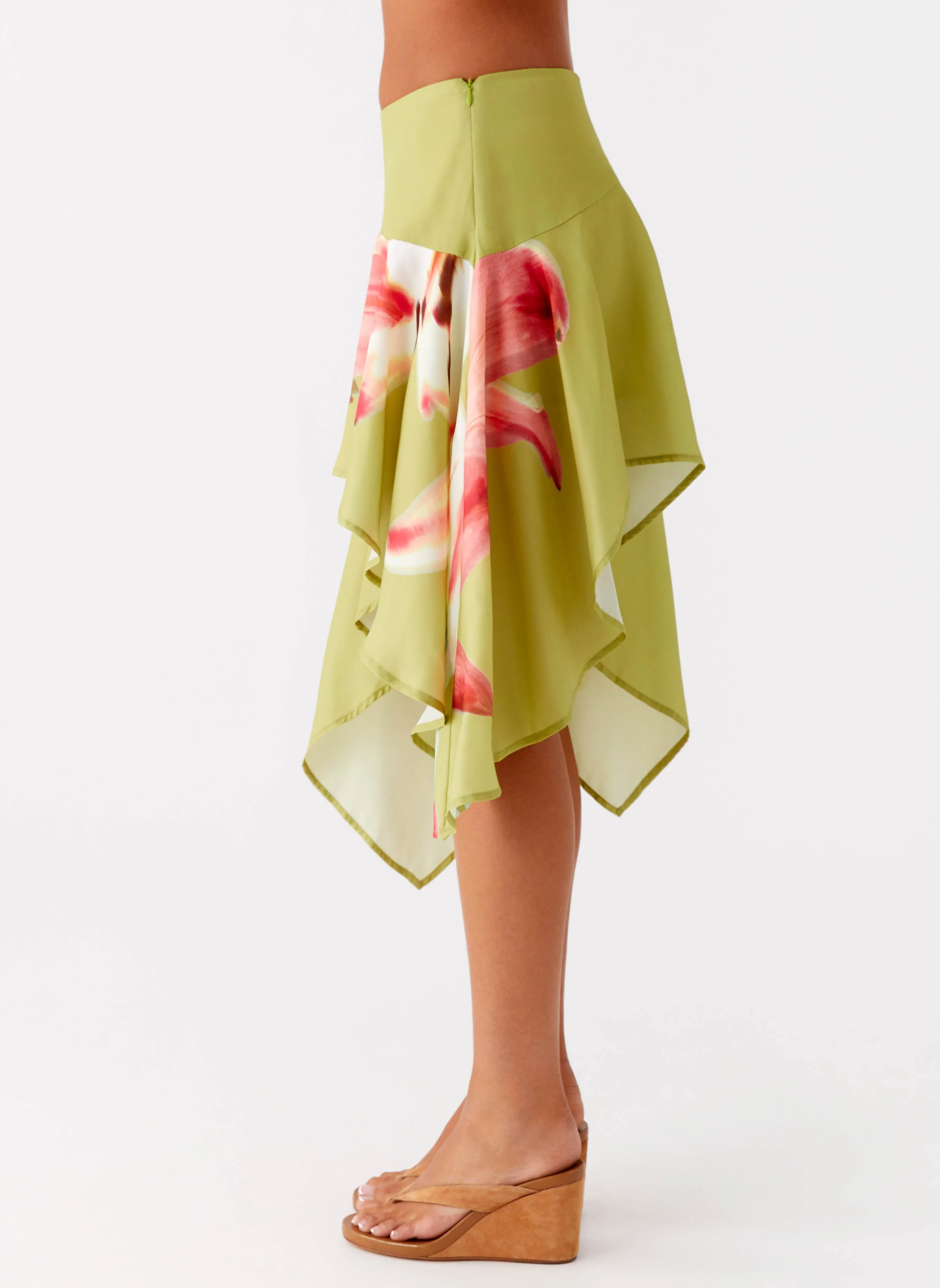 Body Contour Kia Low Rise Asymmetrical Midi Skirt - Jungle Floral